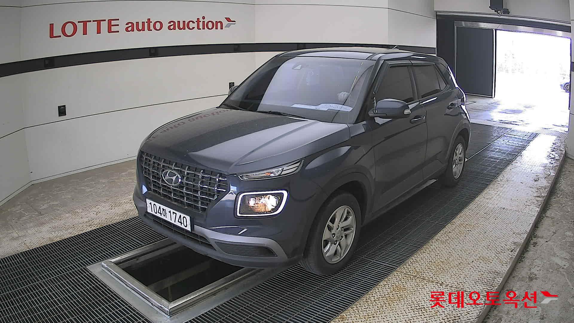 Hyundai Venue - 3