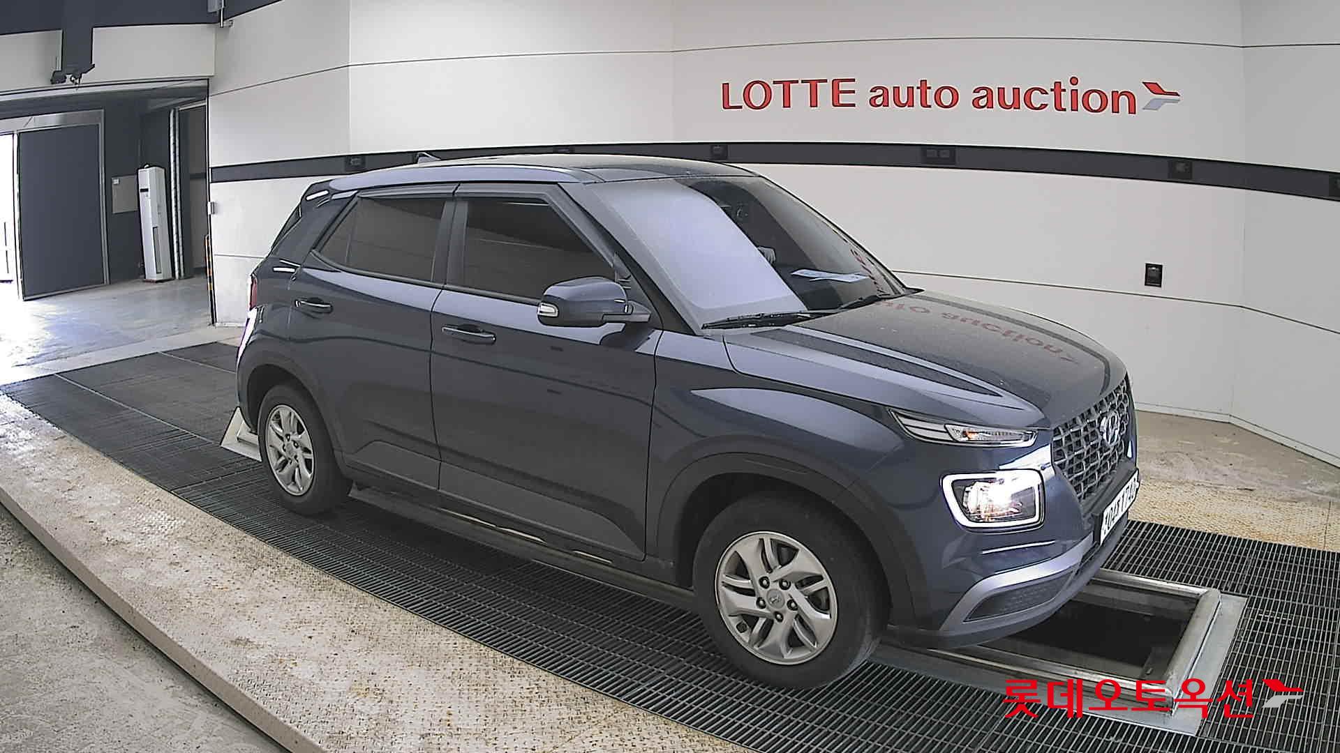 Hyundai Venue - 23