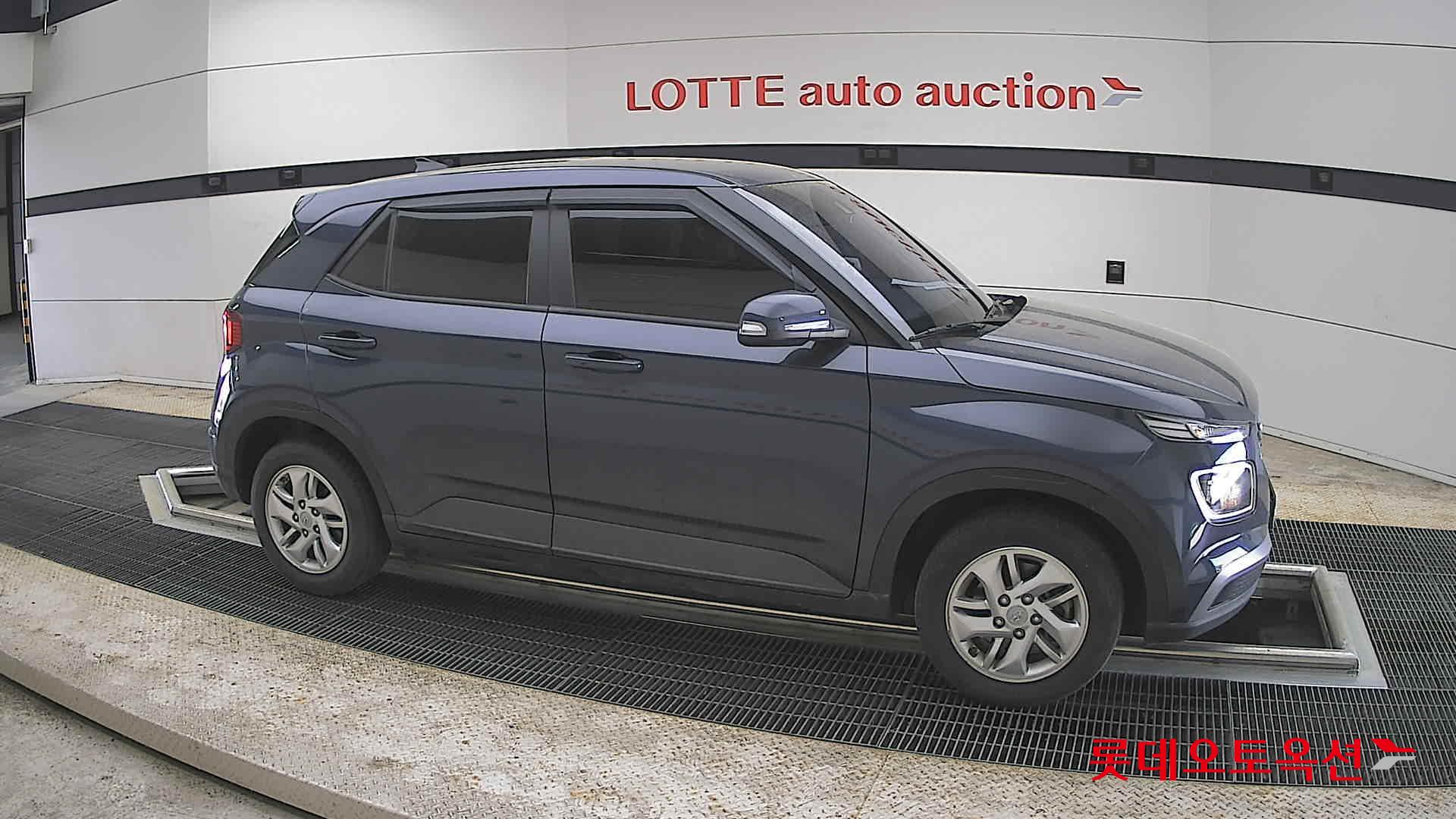 Hyundai Venue - 22