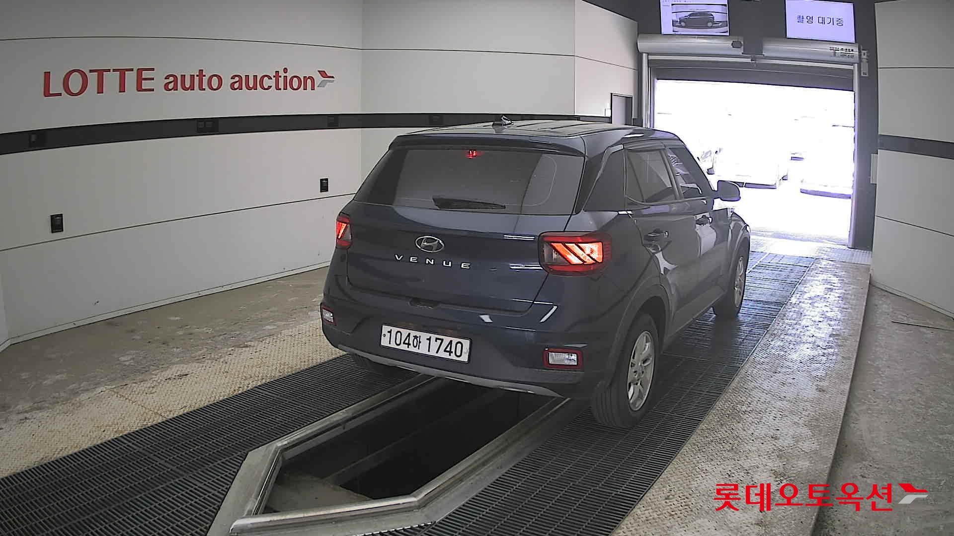 Hyundai Venue - 18