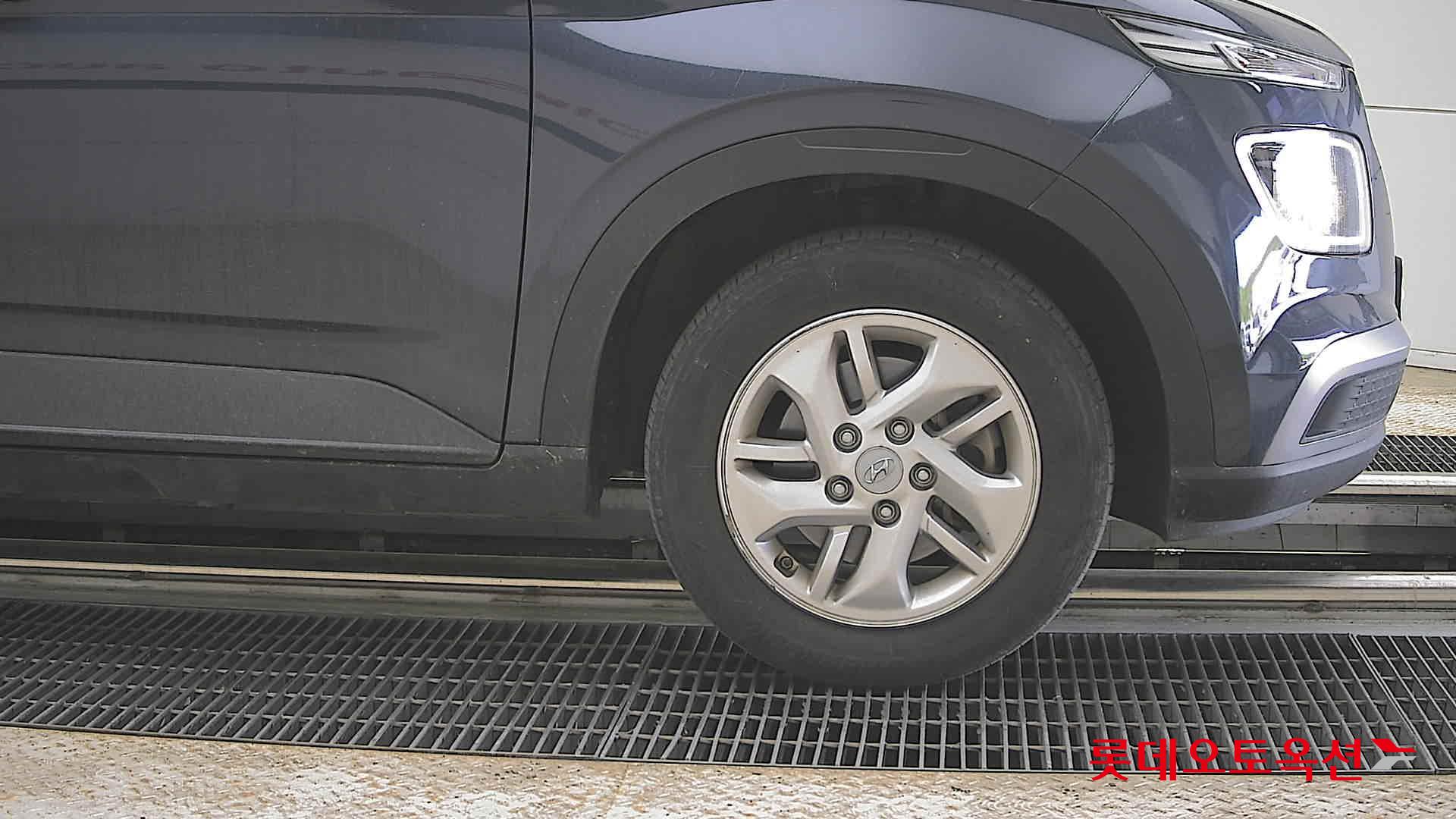 Hyundai Venue - 27