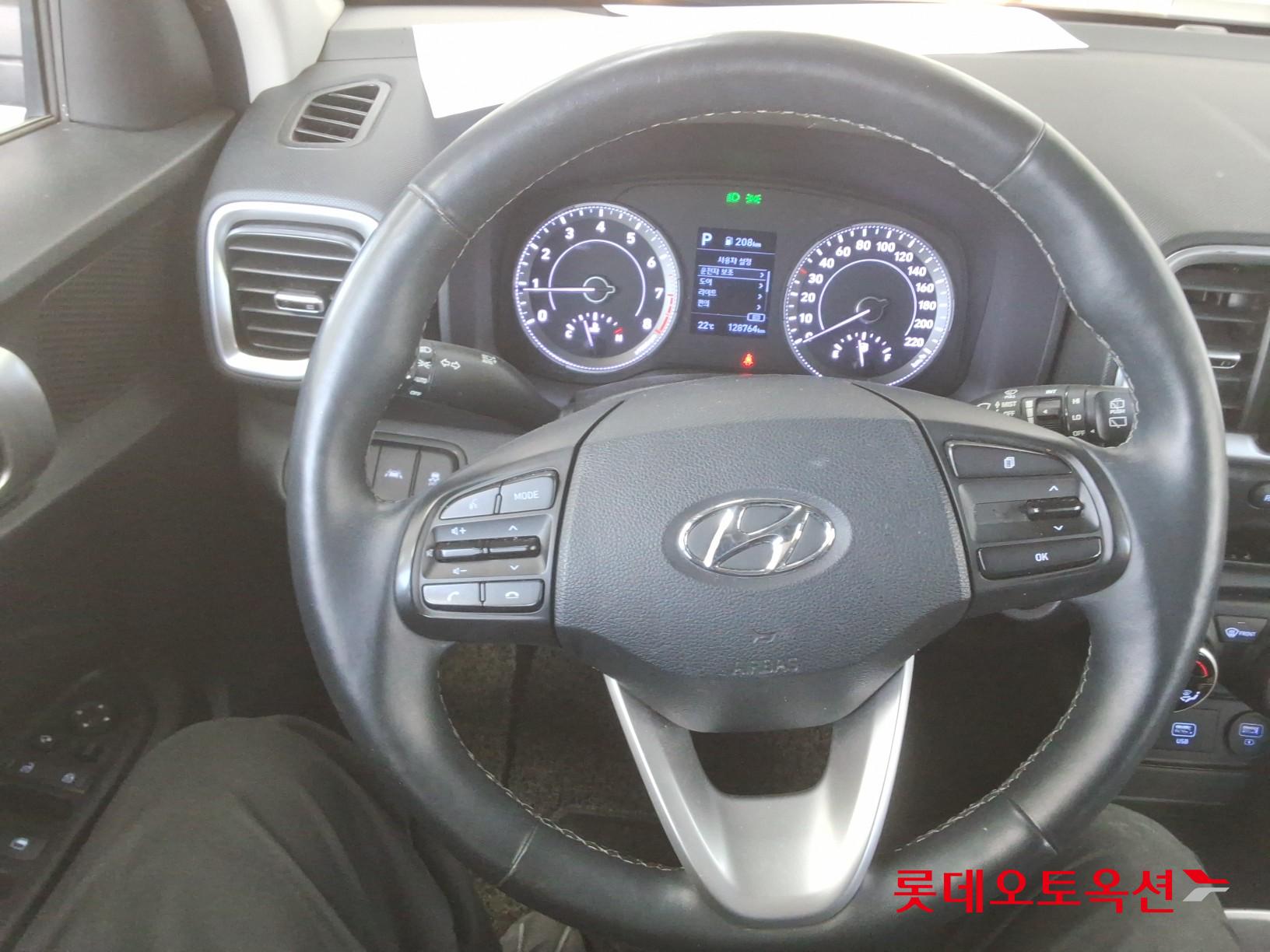 Hyundai Venue - 30