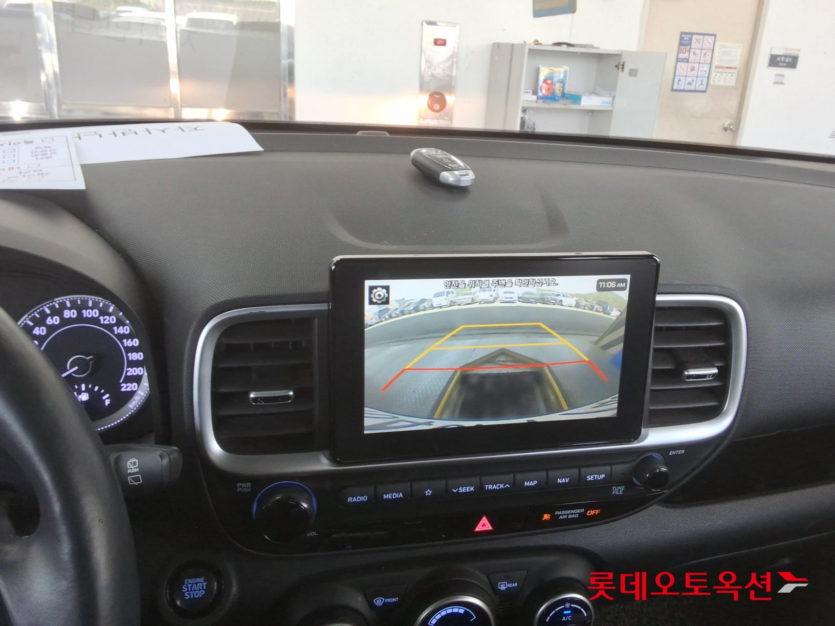 Hyundai Venue - 32