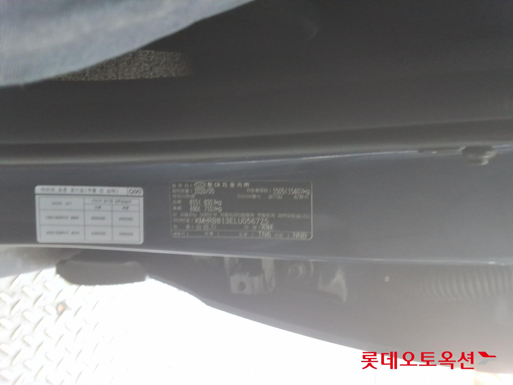 Hyundai Venue - 35