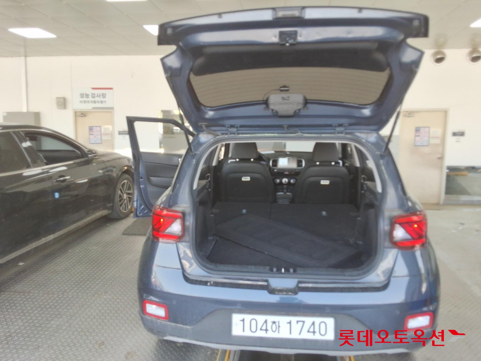 Hyundai Venue - 9