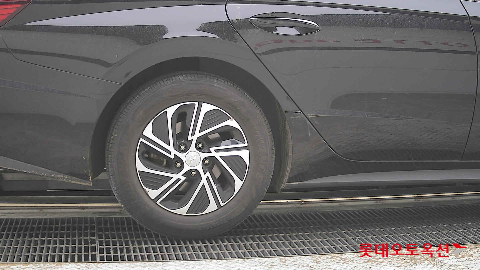 Hyundai Sonata 2021 - Image 28