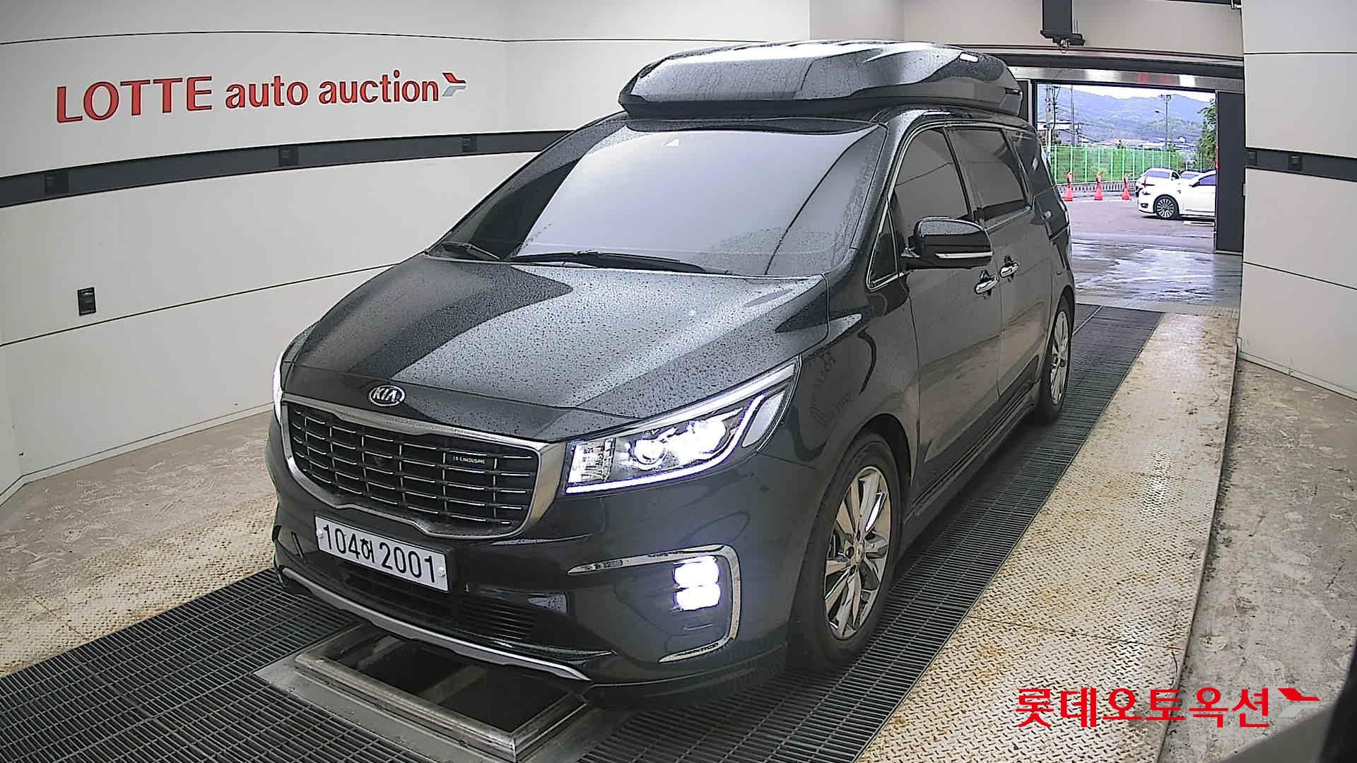 Kia New Carnival - 10