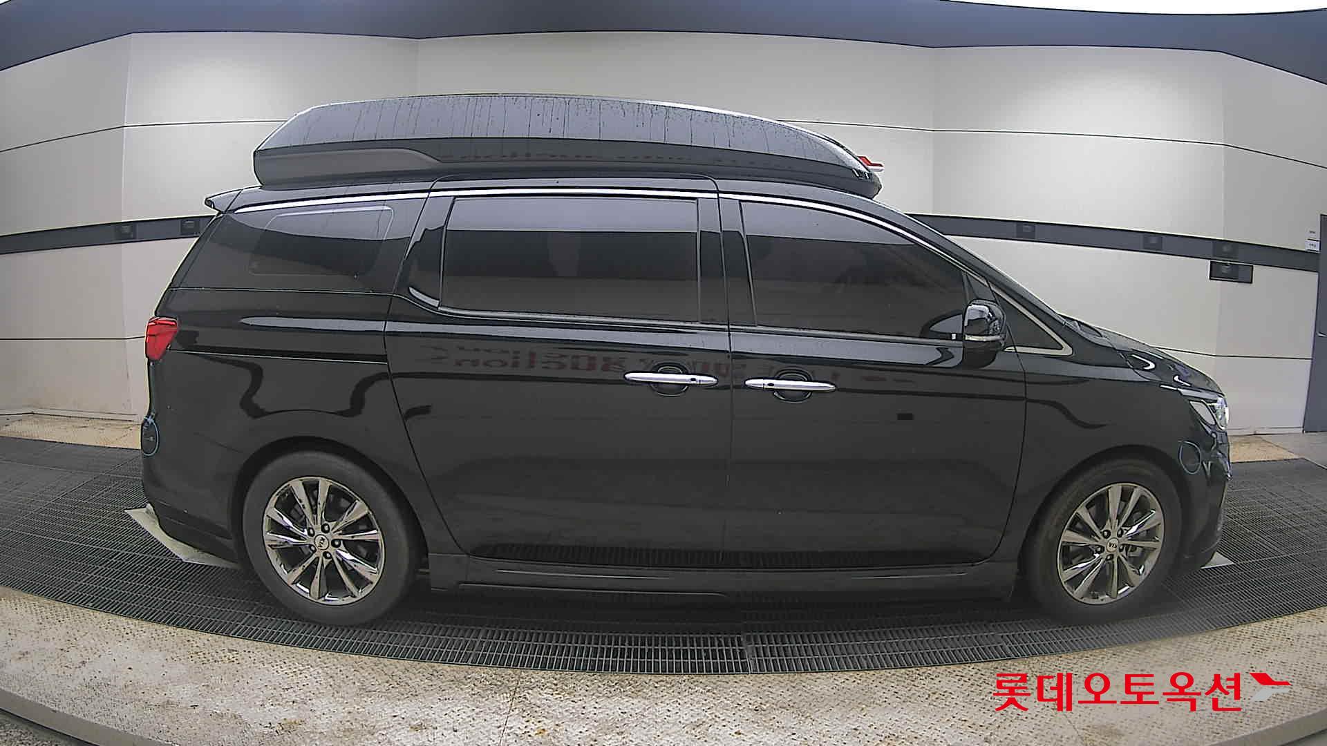 Kia New Carnival - 21