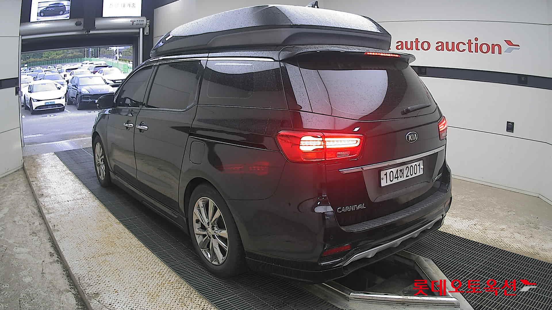 Kia New Carnival - 4