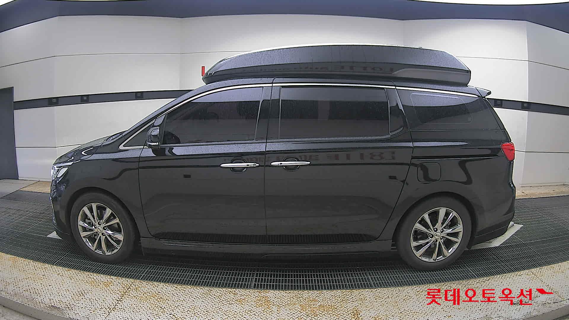 Kia New Carnival - 13