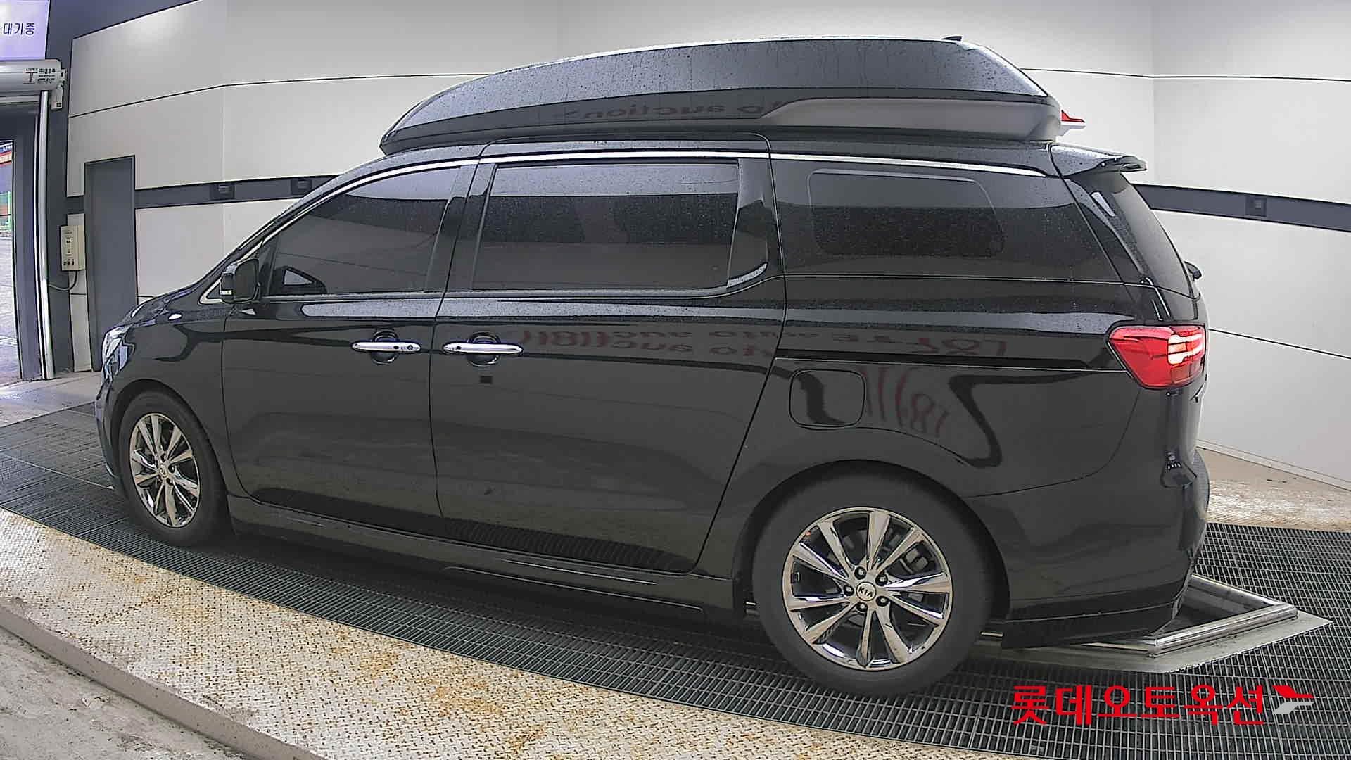 Kia New Carnival - 14