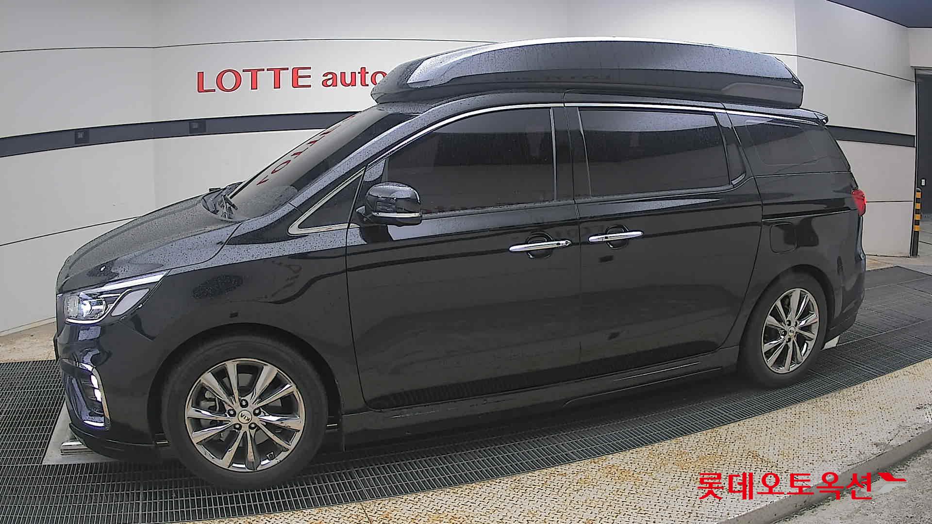 Kia New Carnival - 12