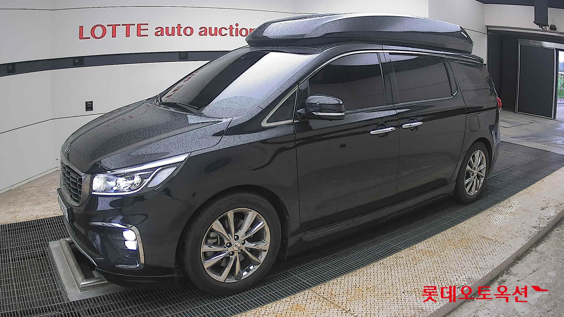 Kia New Carnival - 11