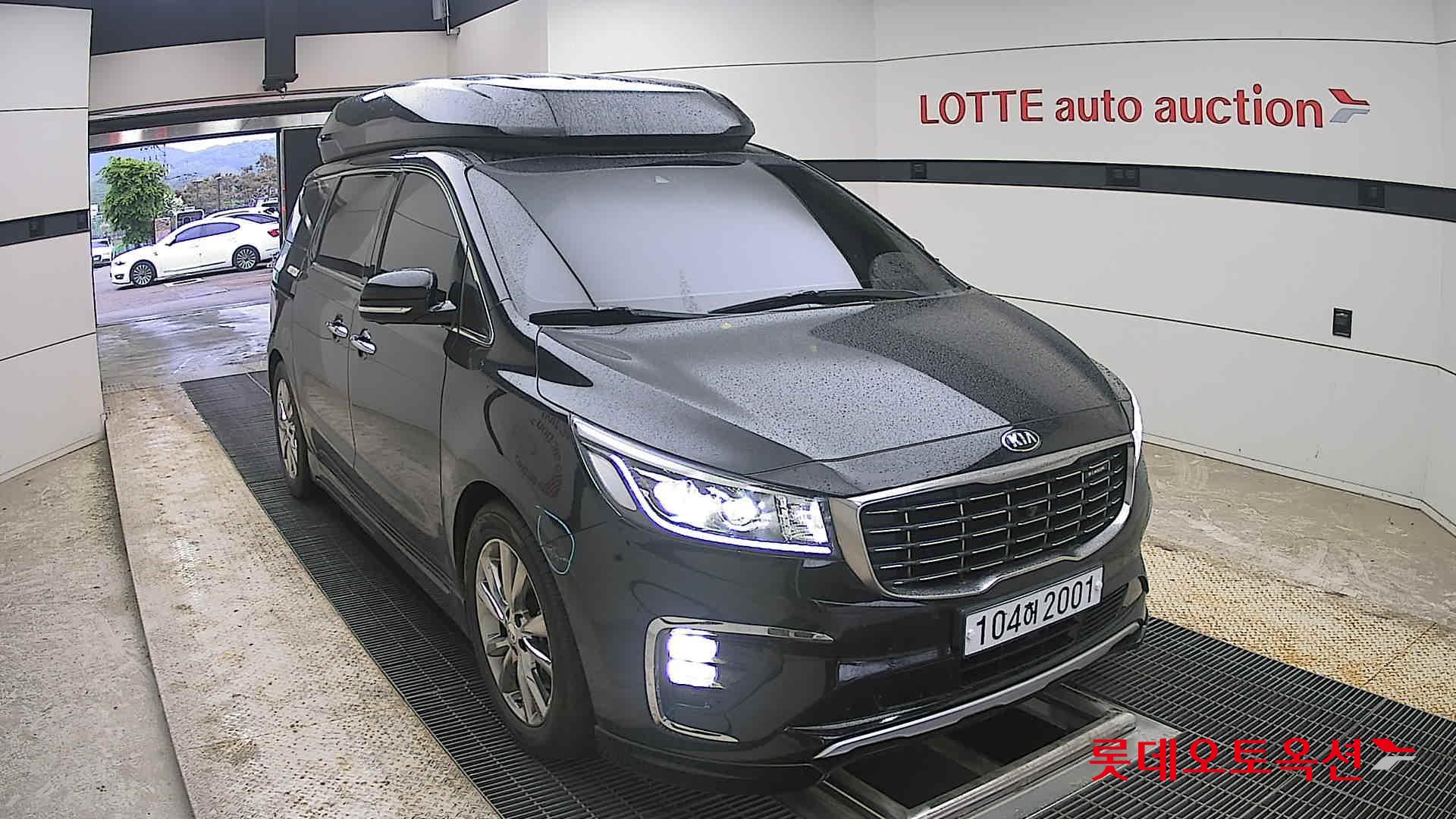 Kia New Carnival - 24