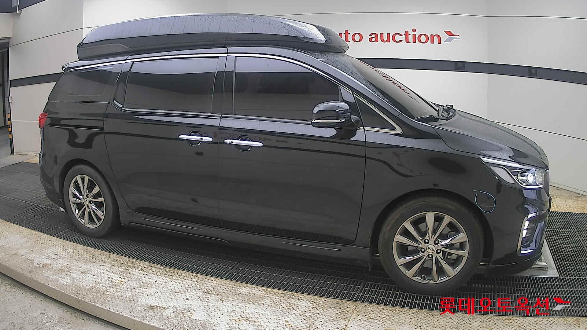 Kia New Carnival - 22