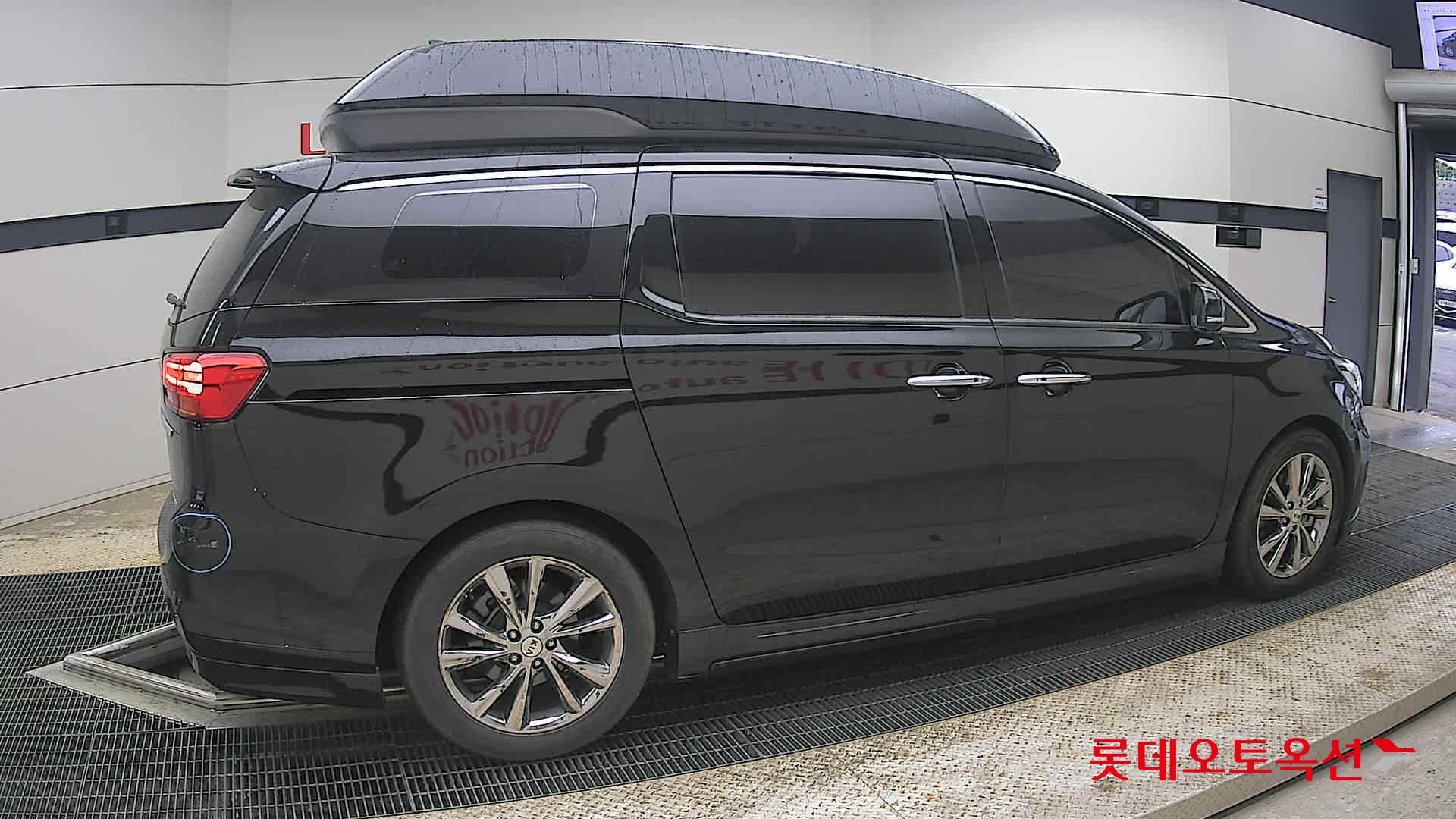 Kia New Carnival - 20