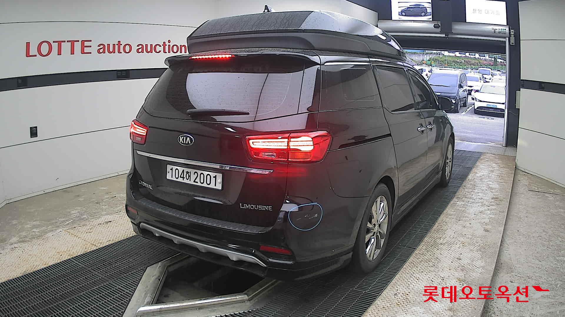 Kia New Carnival - 18