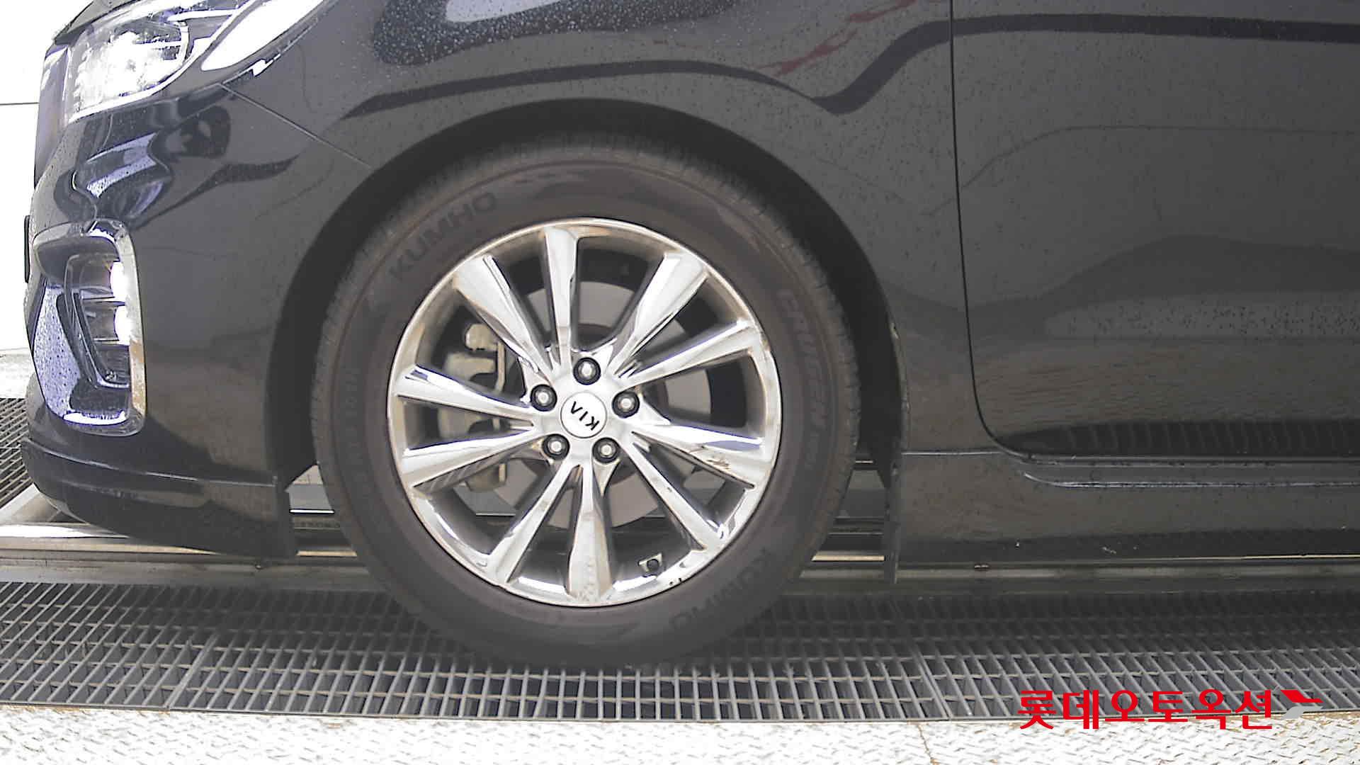 Kia New Carnival - 25