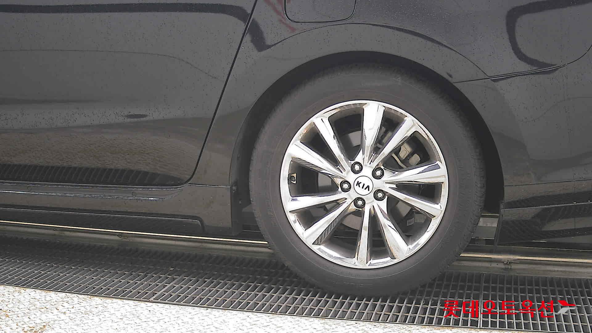 Kia New Carnival - 26