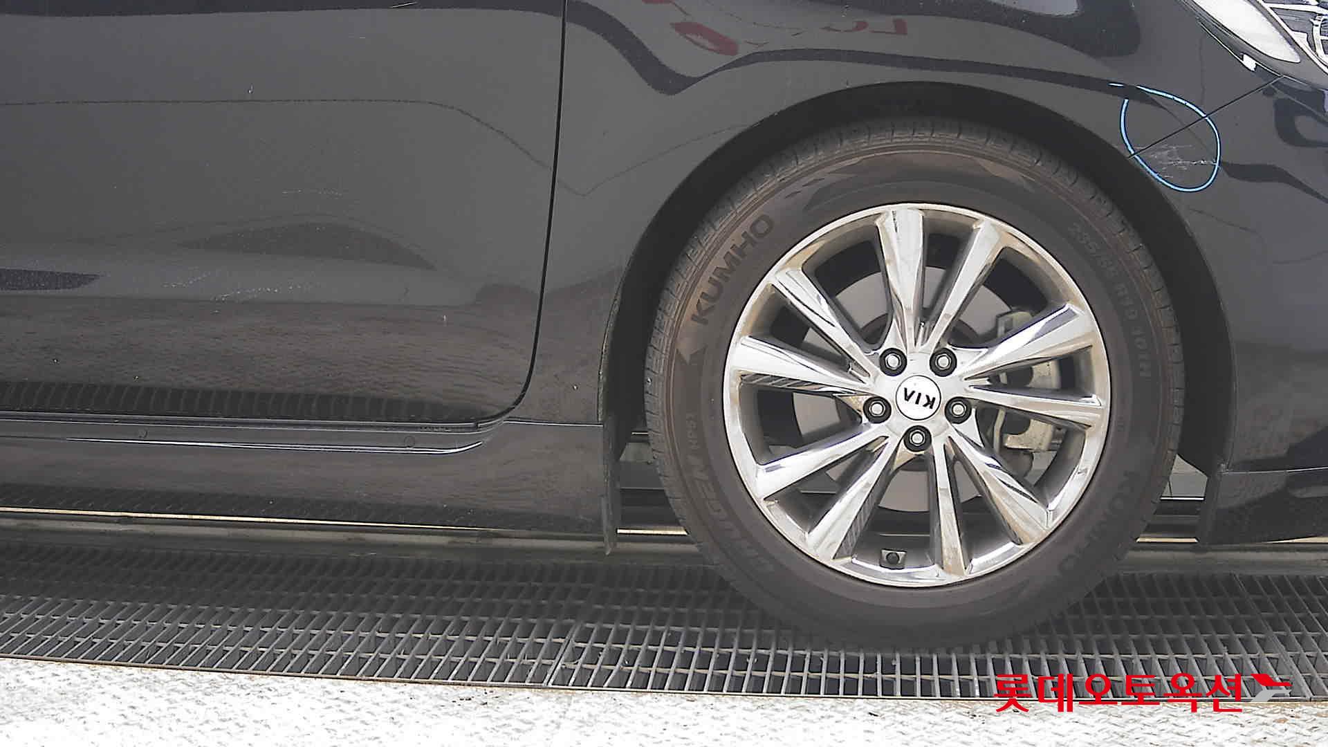 Kia New Carnival - 27