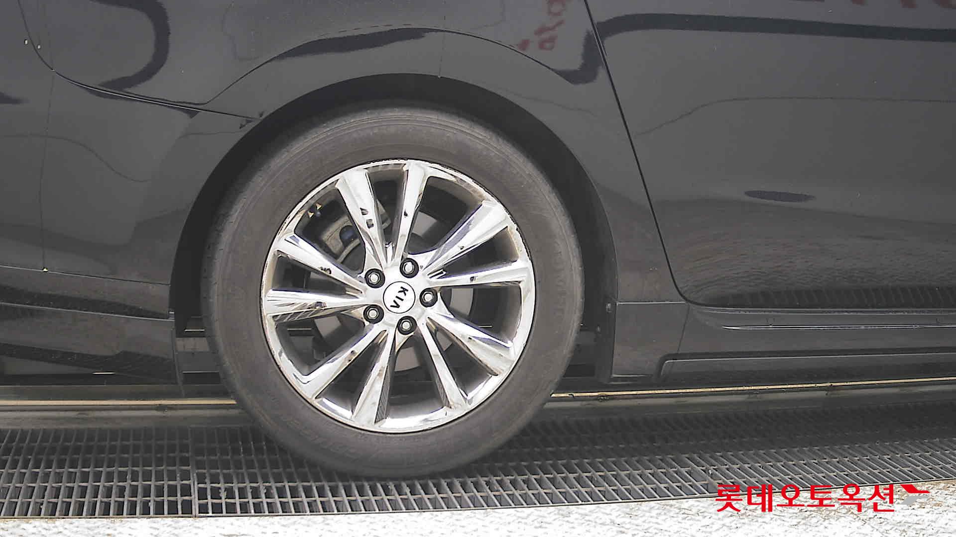 Kia New Carnival - 28