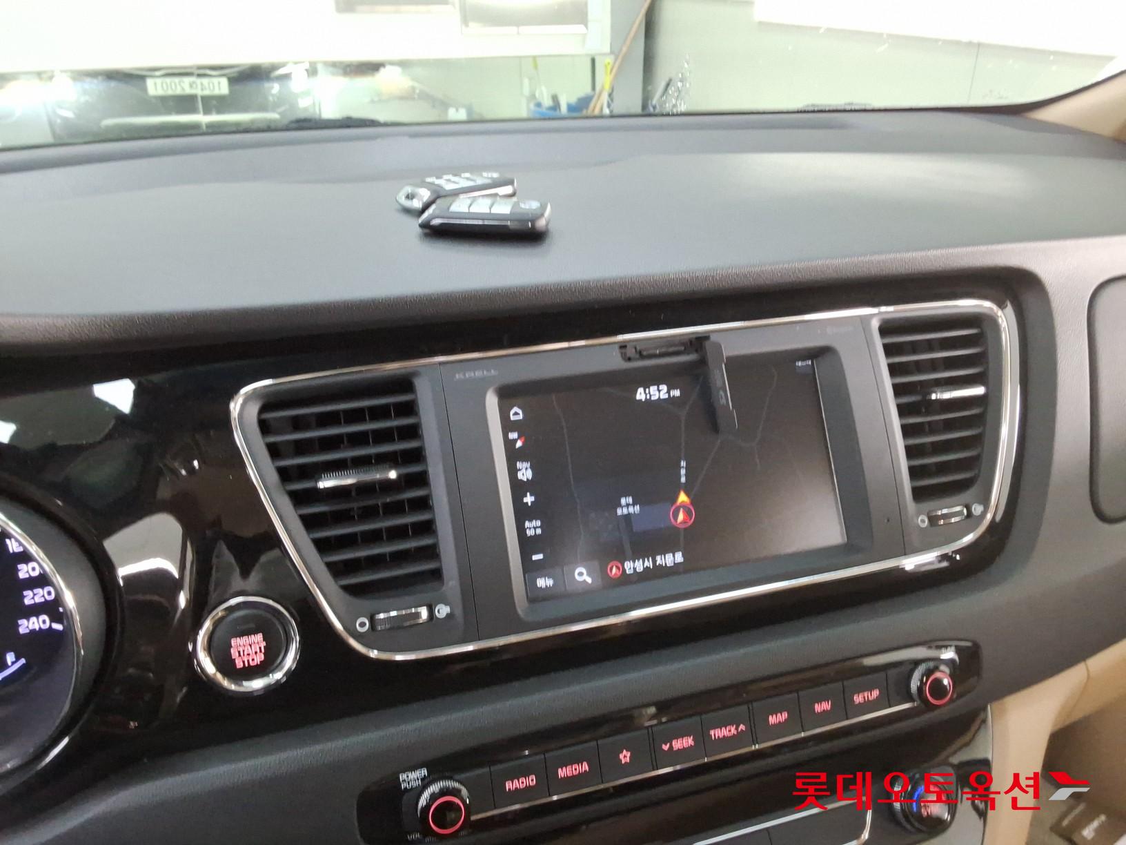 Kia New Carnival - 32