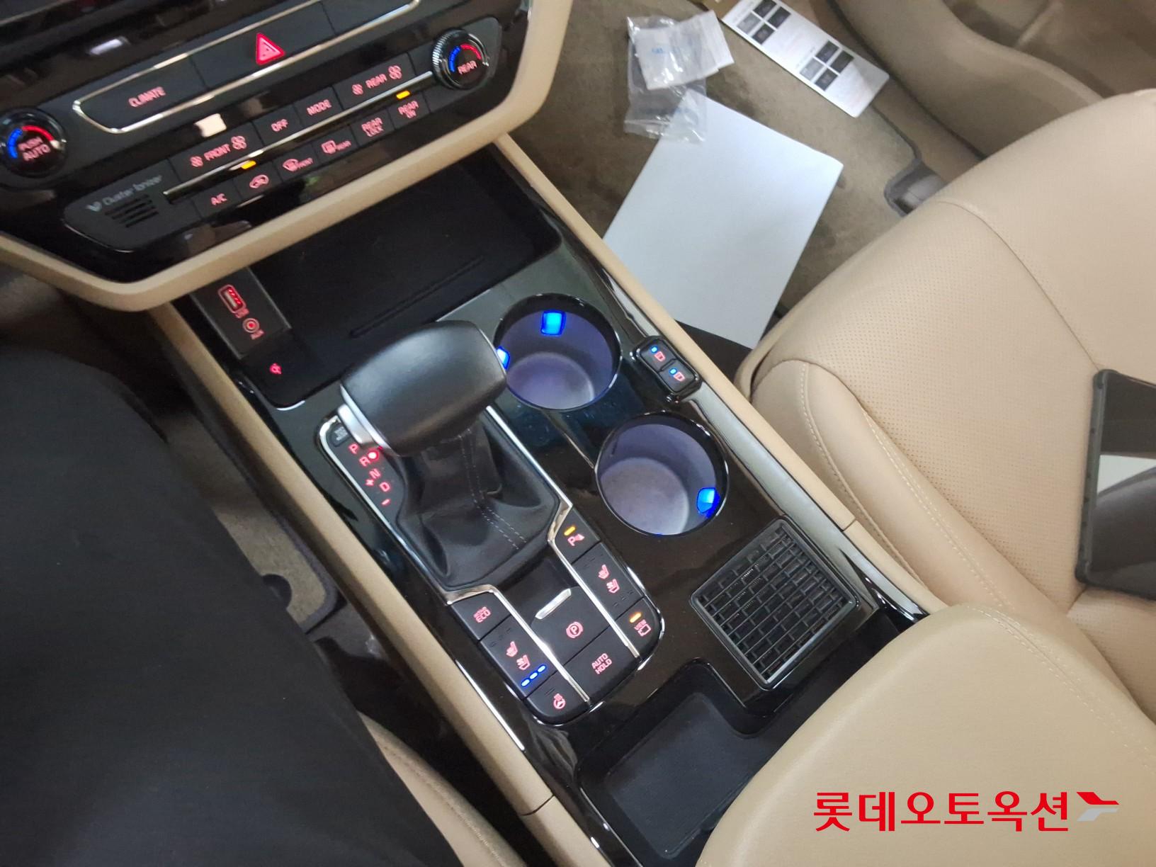 Kia New Carnival - 34