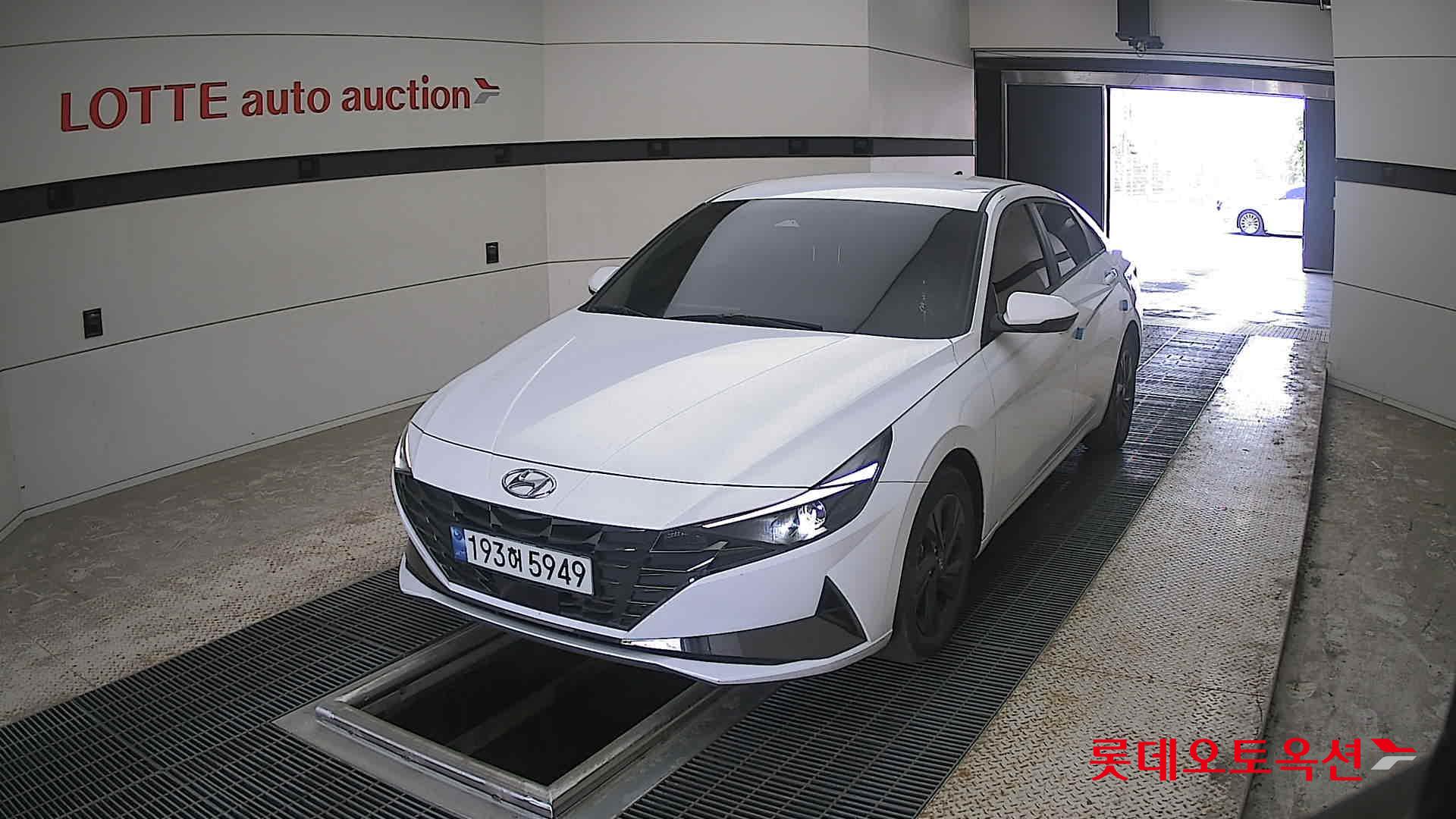 Hyundai Elantra - 10