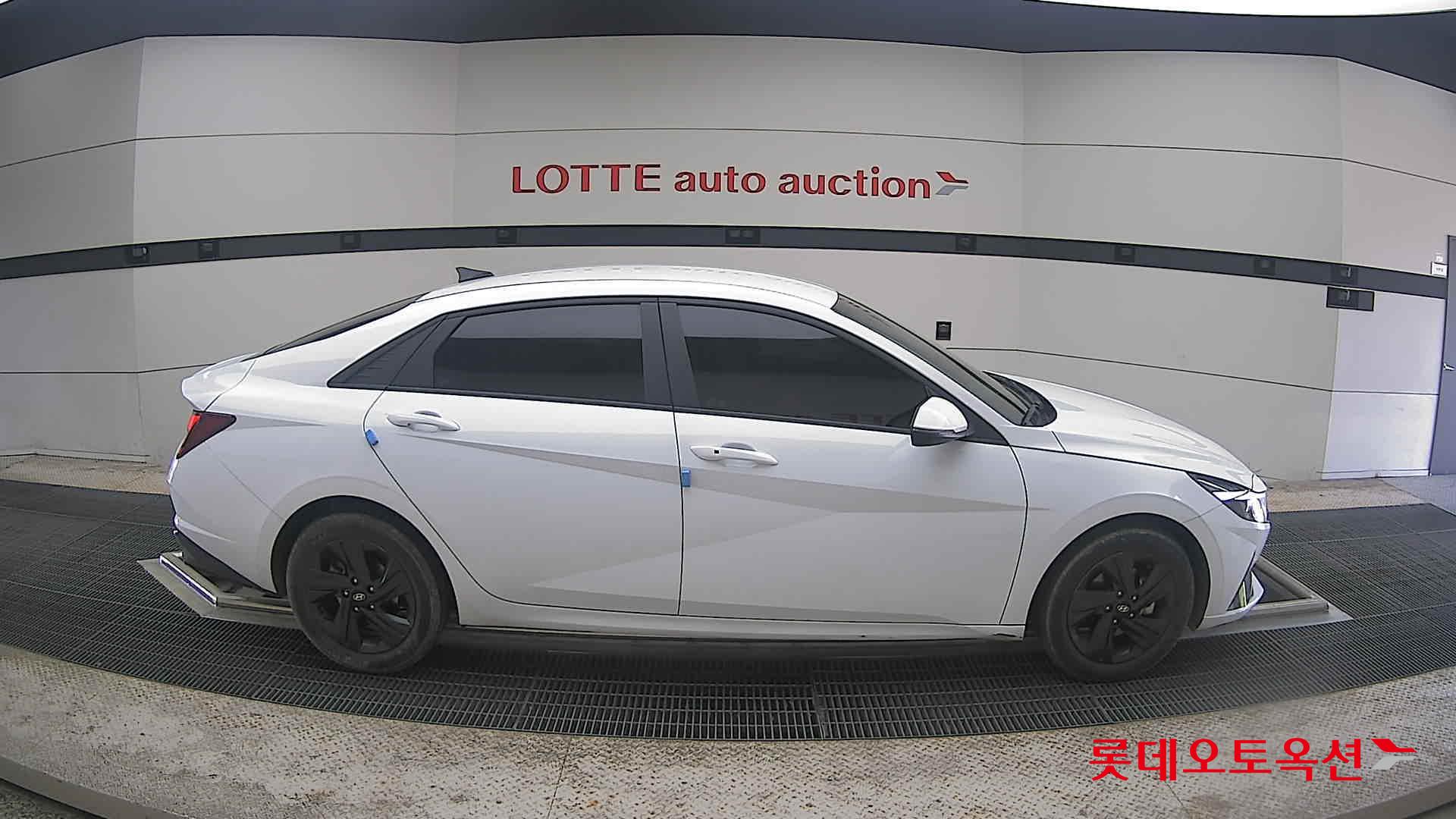 Hyundai Elantra - 21