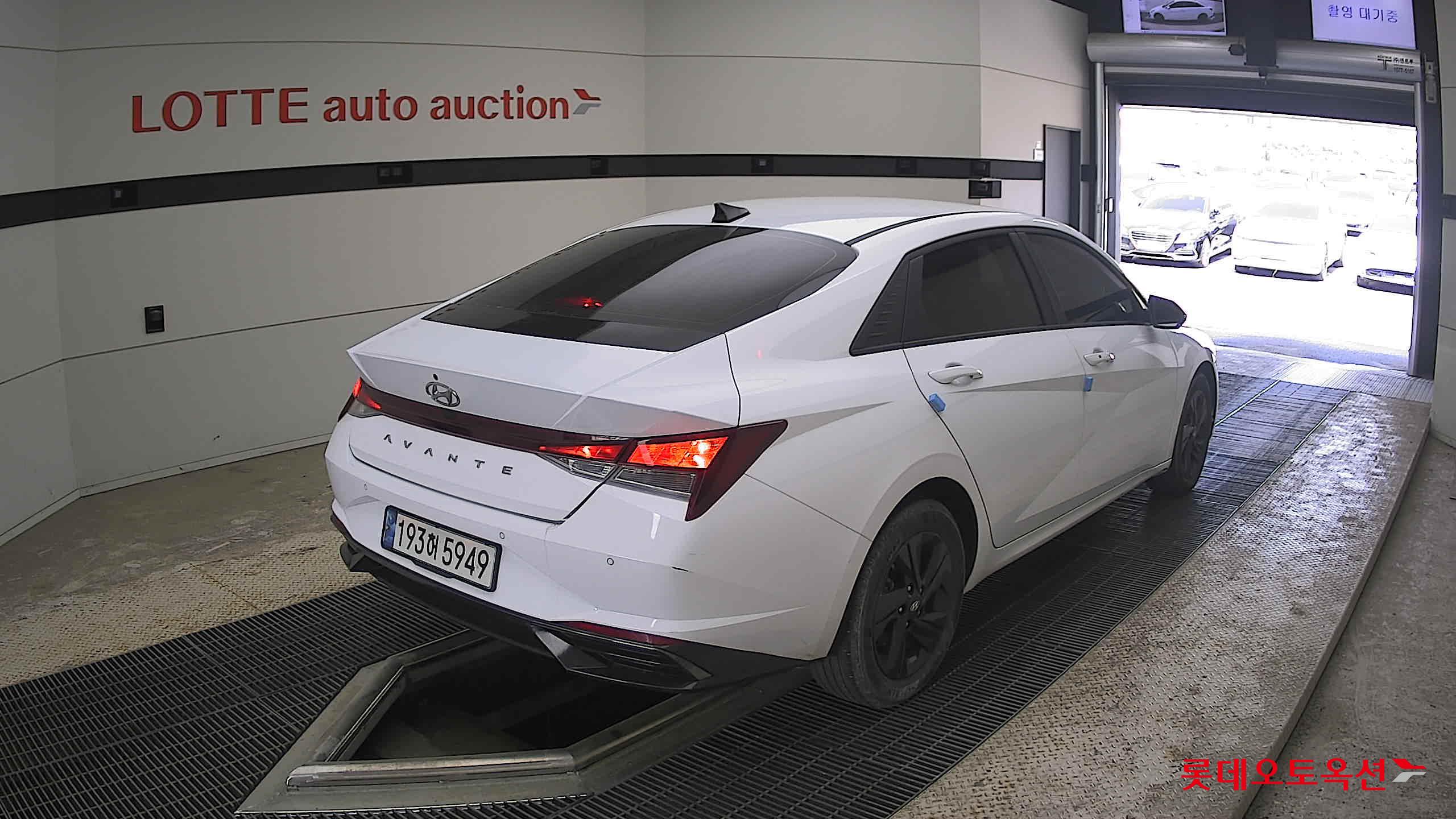 Hyundai Elantra - 5