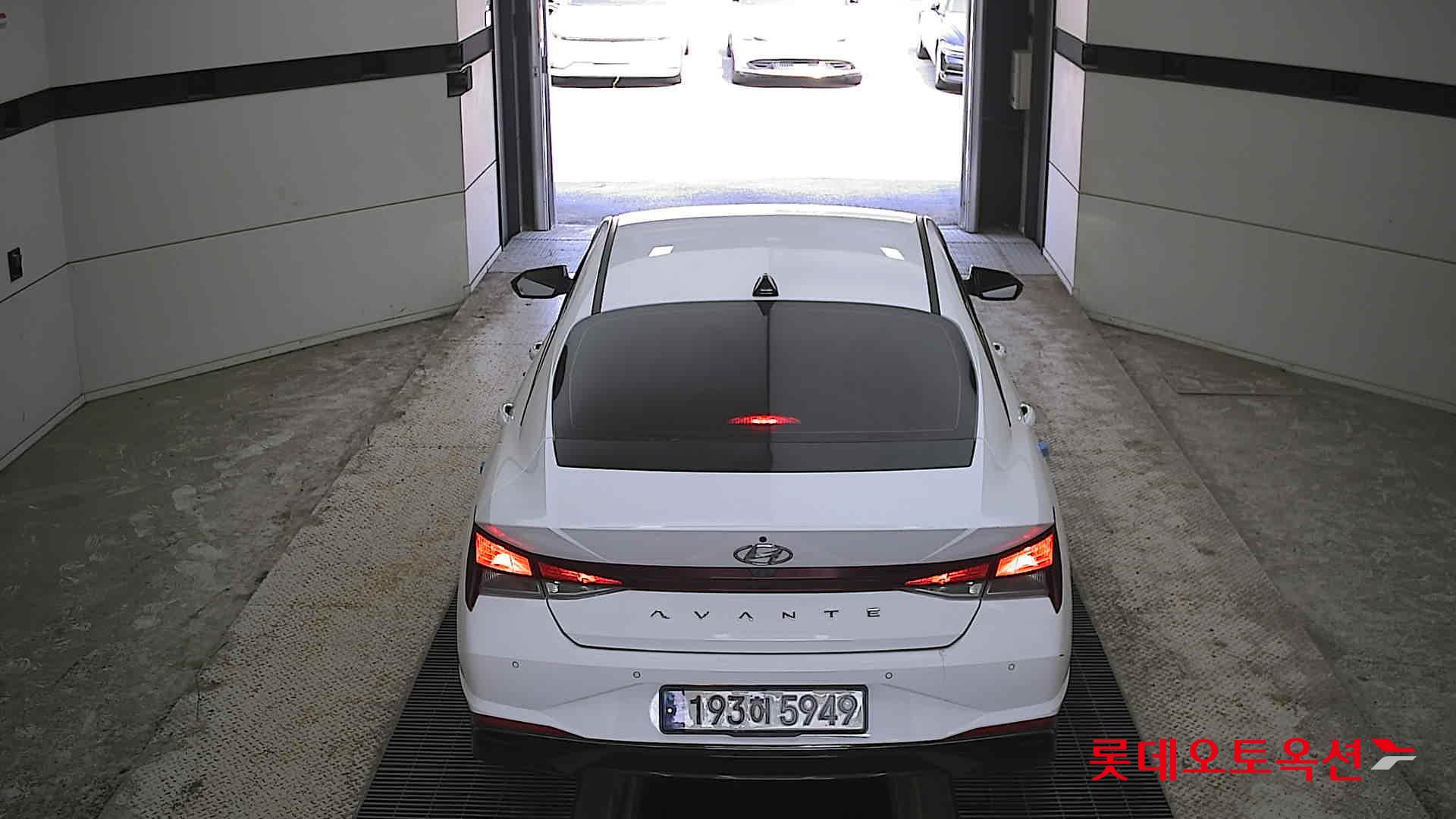 Hyundai Elantra - 17
