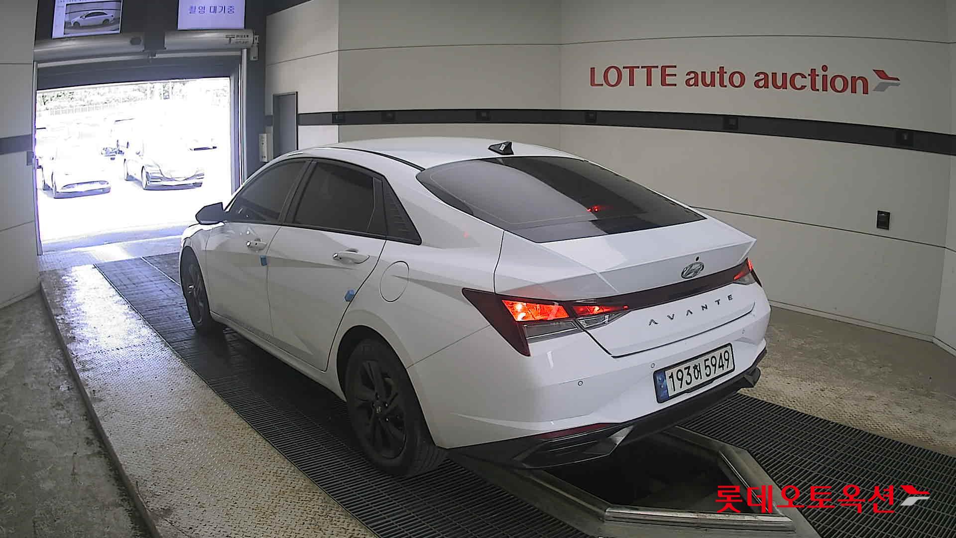 Hyundai Elantra - 4