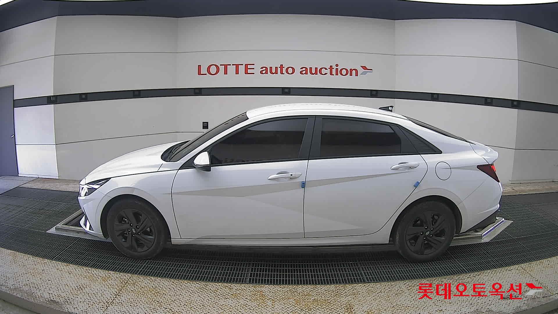 Hyundai Elantra - 13
