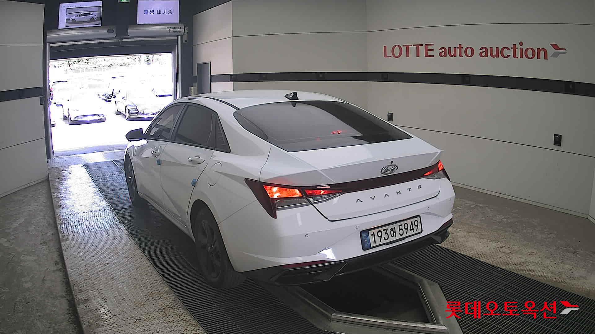 Hyundai Elantra - 16