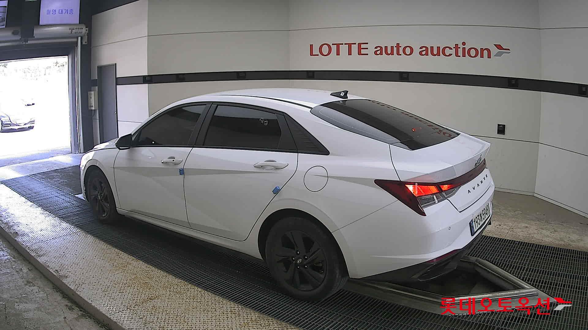 Hyundai Elantra - 15