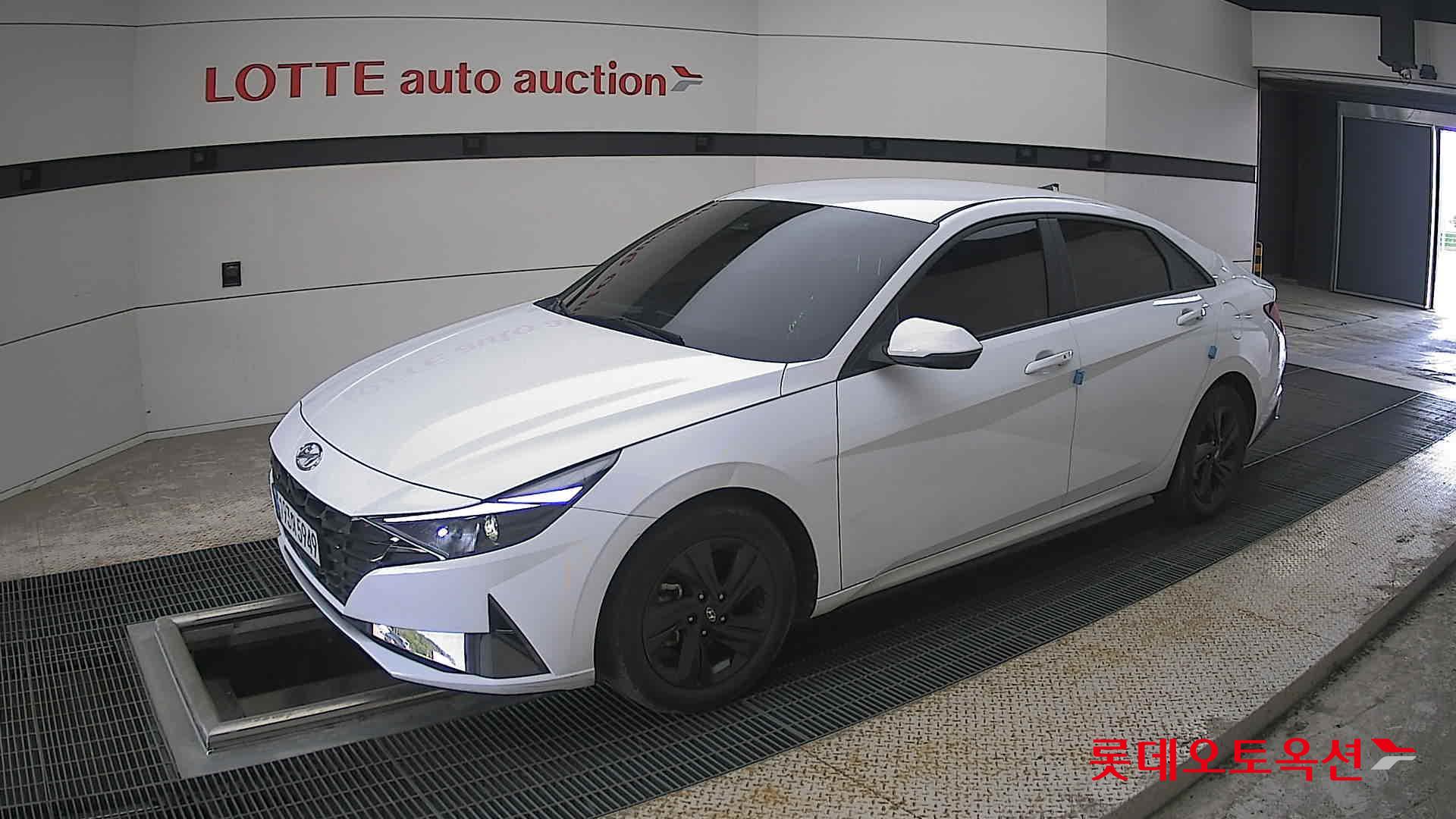 Hyundai Elantra - 11