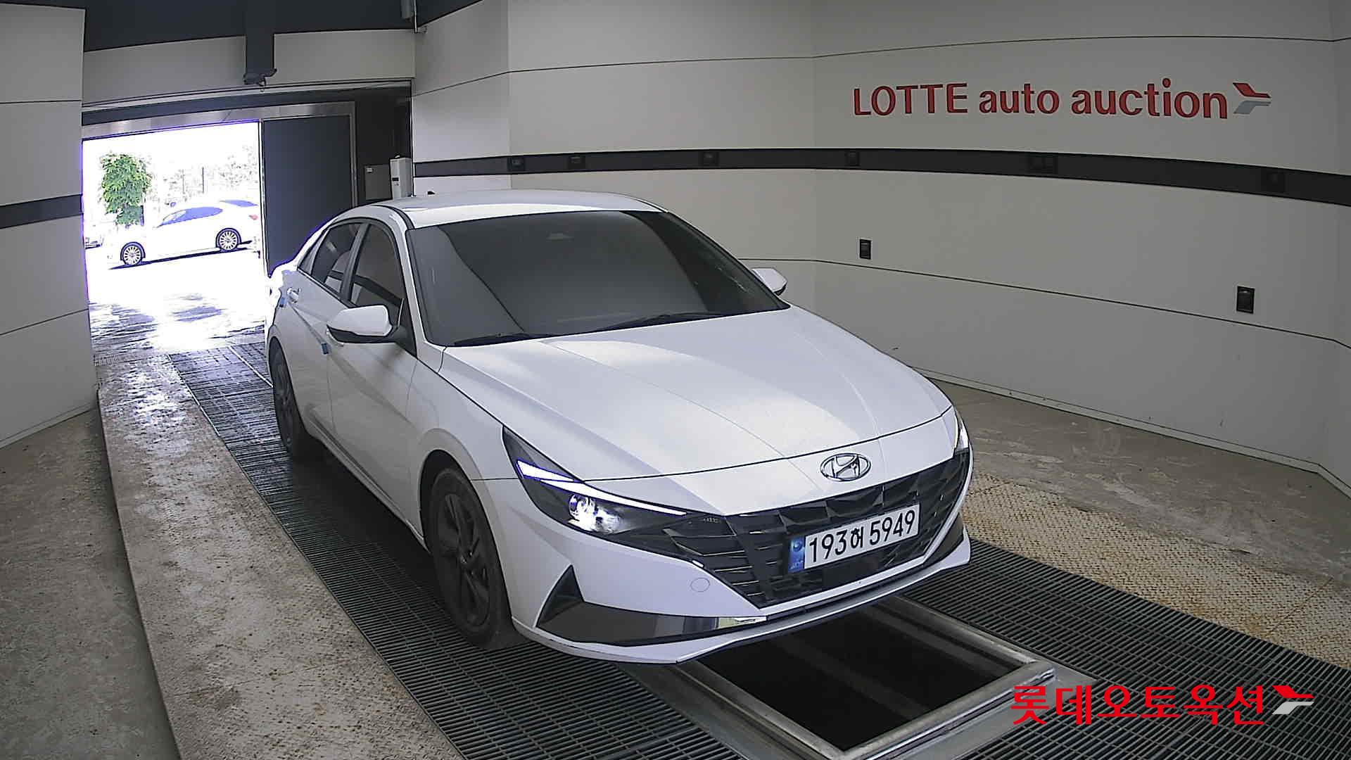 Hyundai Elantra - 24