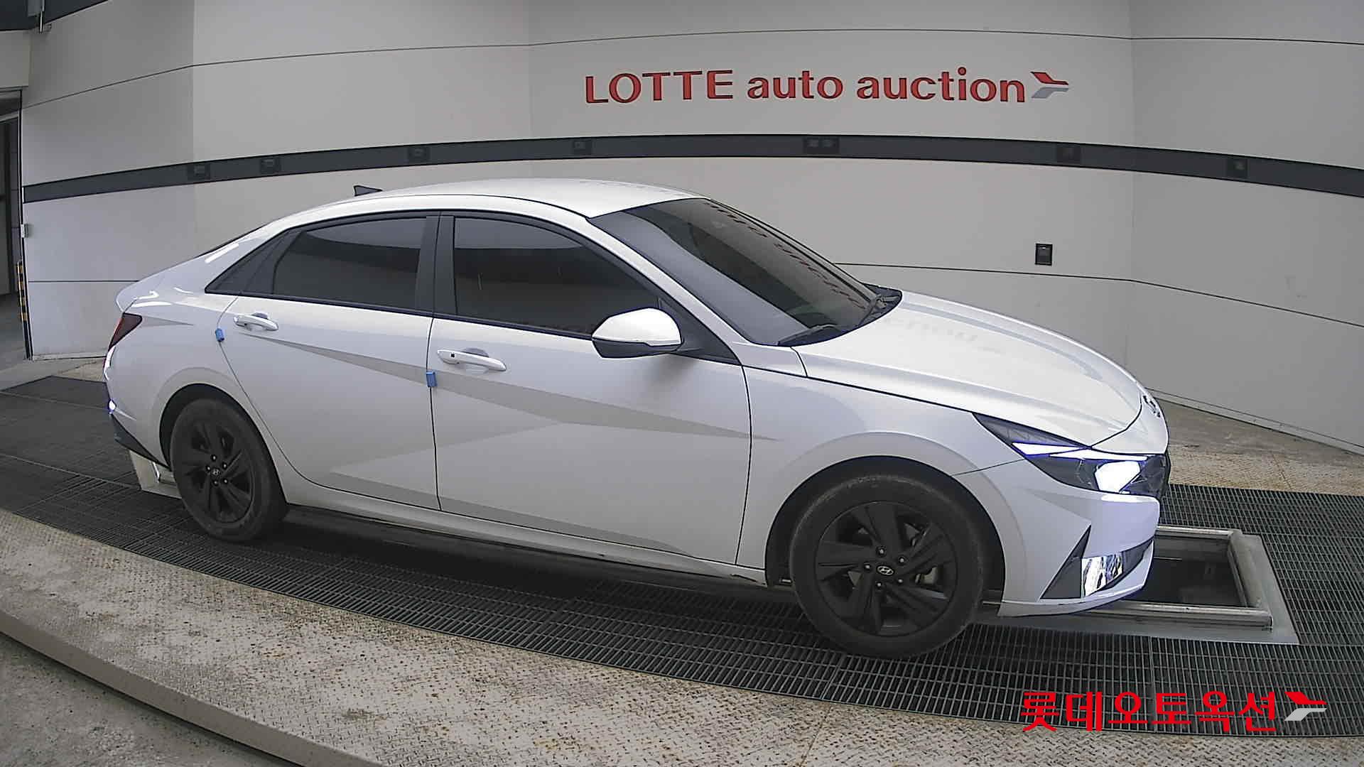 Hyundai Elantra - 22