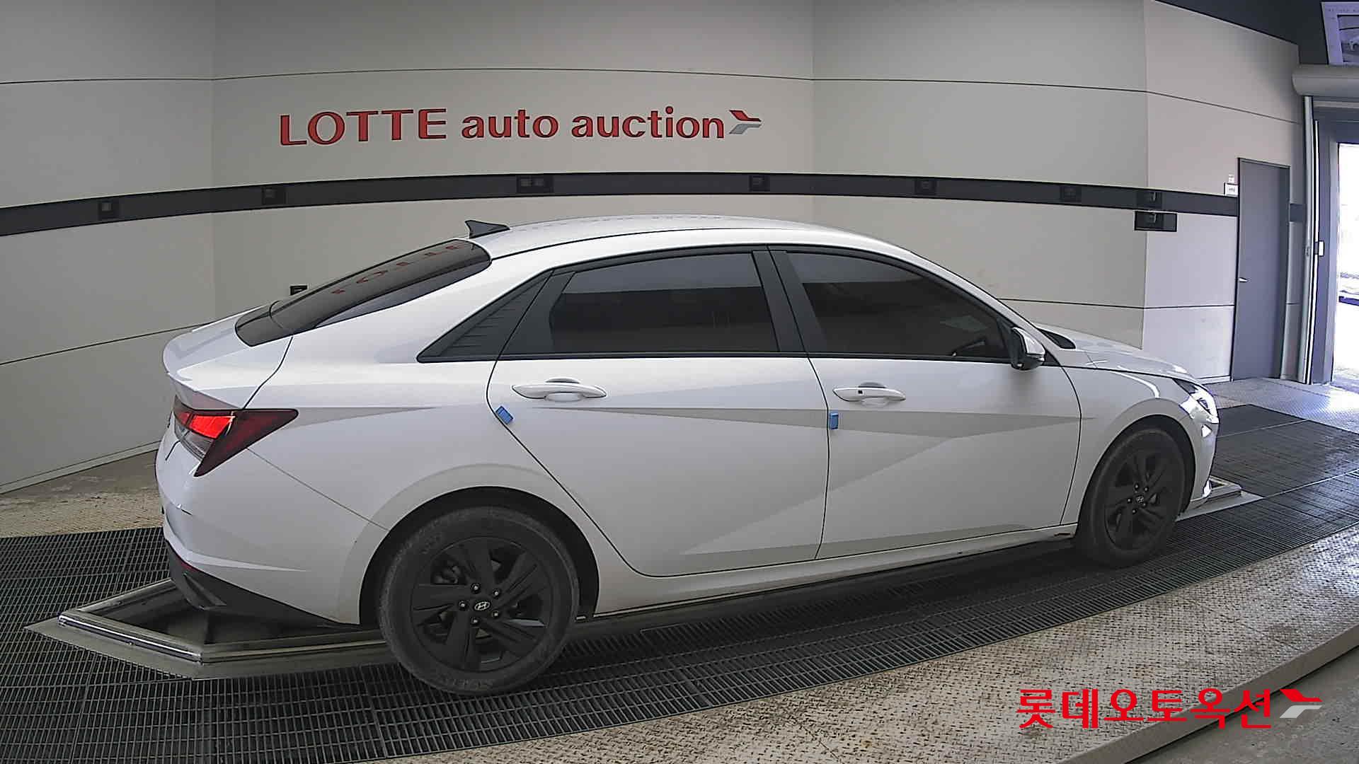 Hyundai Elantra - 20