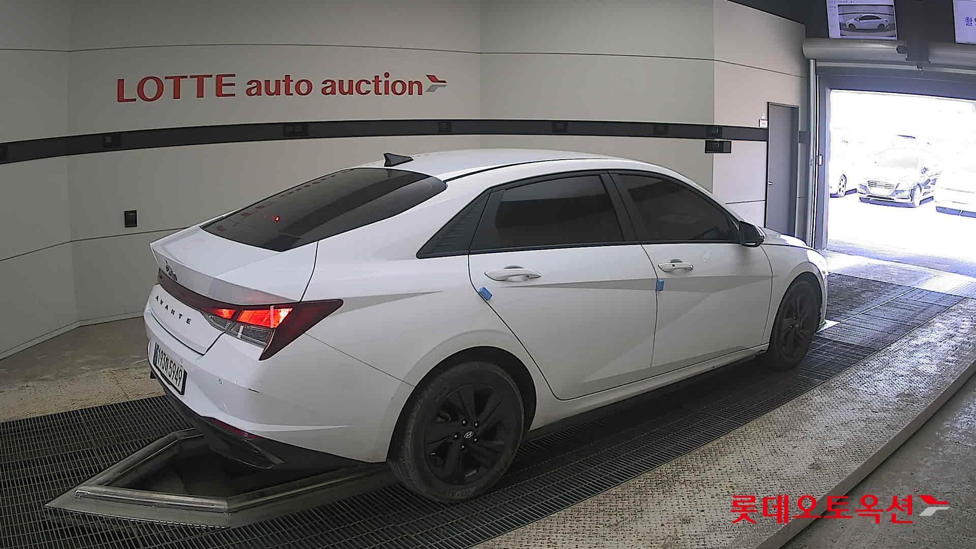 Hyundai Elantra - 19