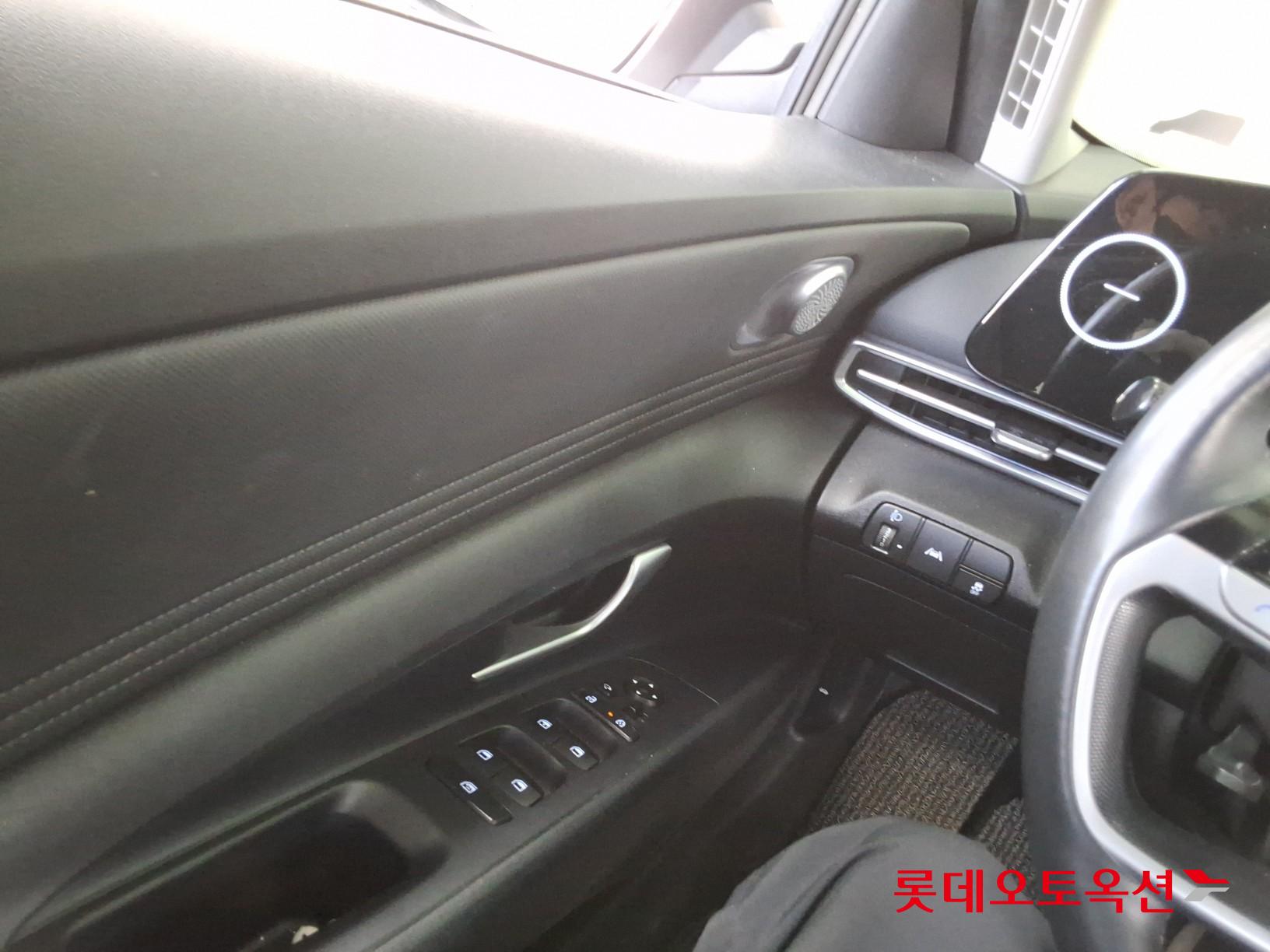 Hyundai Elantra - 29
