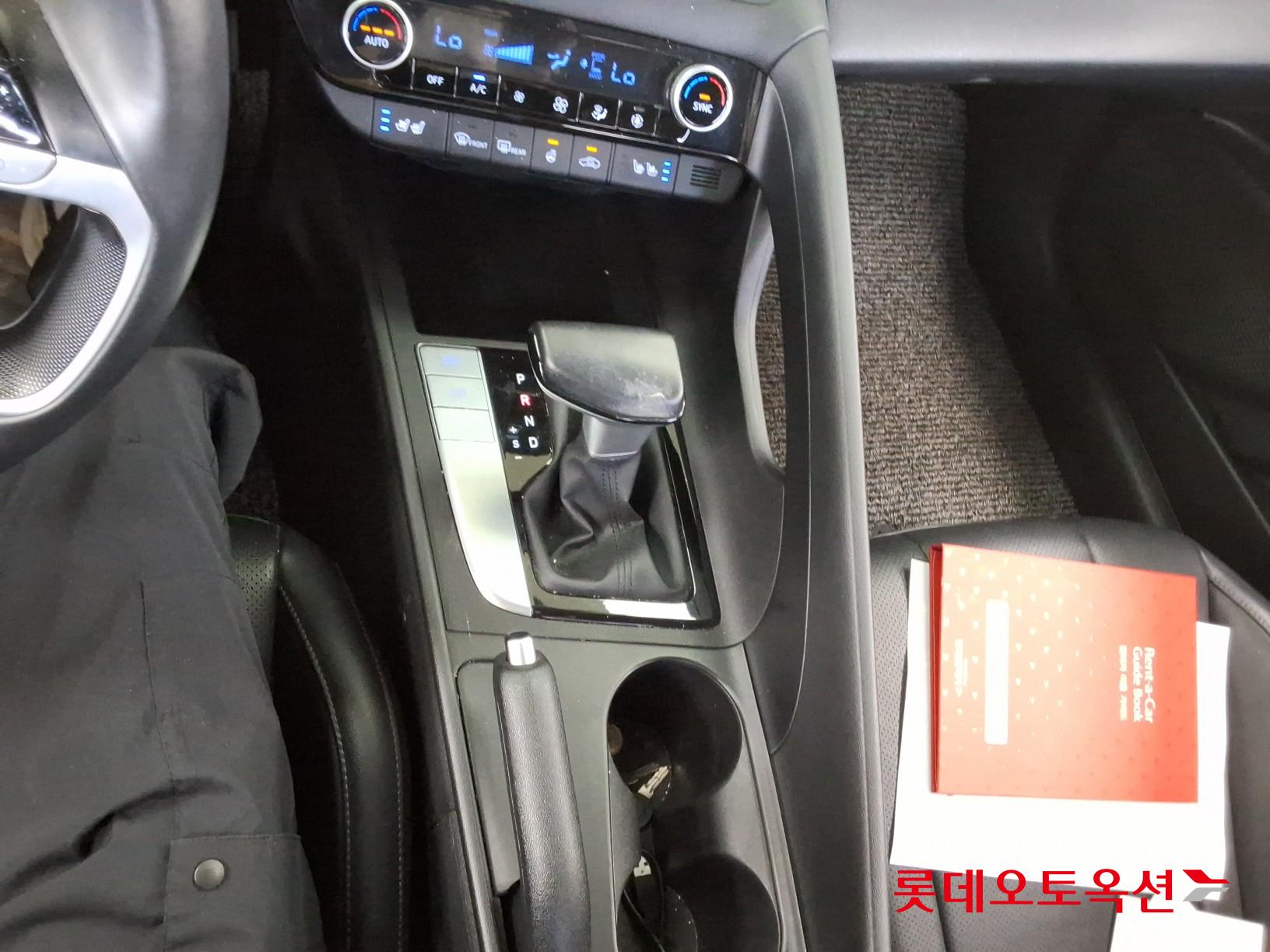 Hyundai Elantra - 34