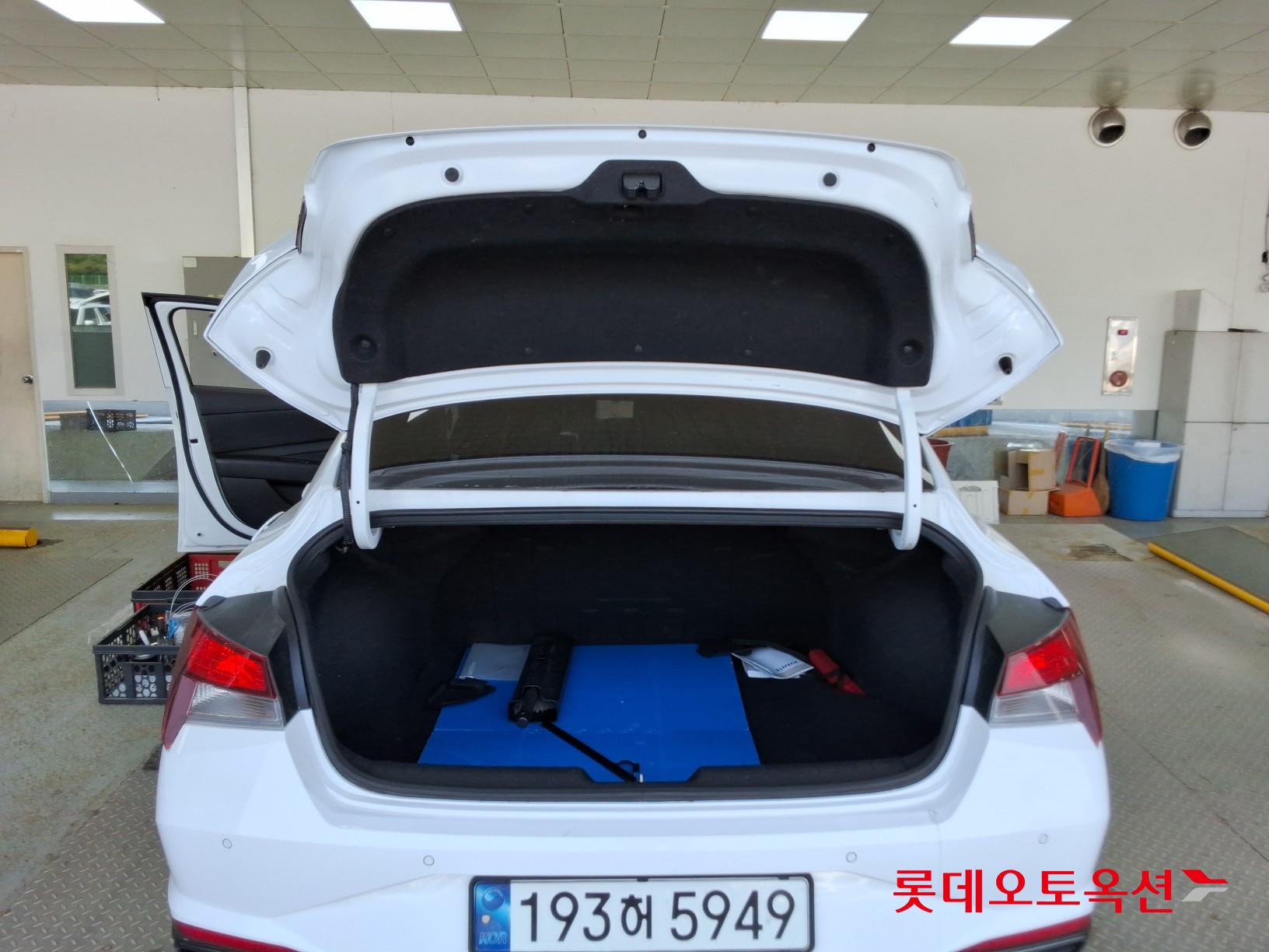 Hyundai Elantra - 9