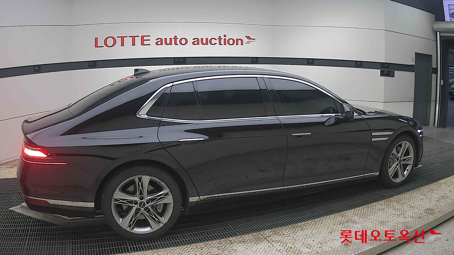 2022 - genesis g90