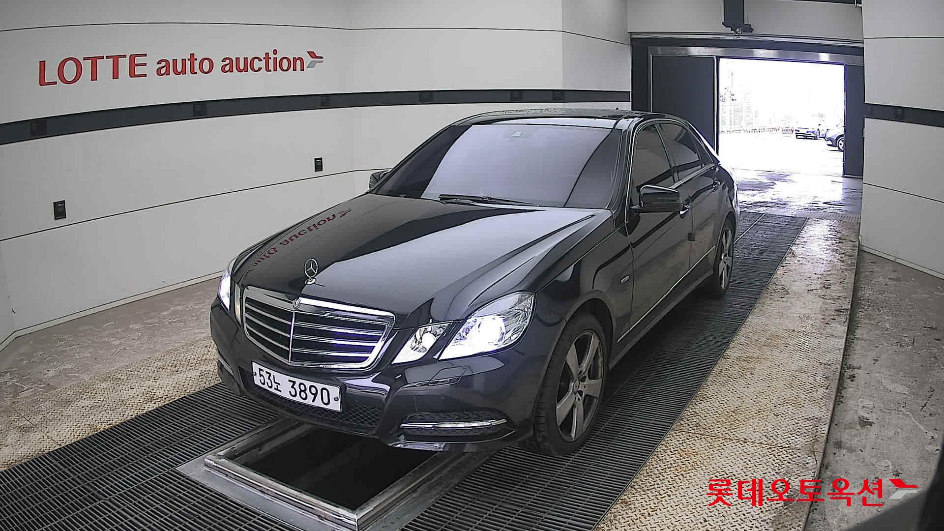 Mercedes-Benz E-Class - 10