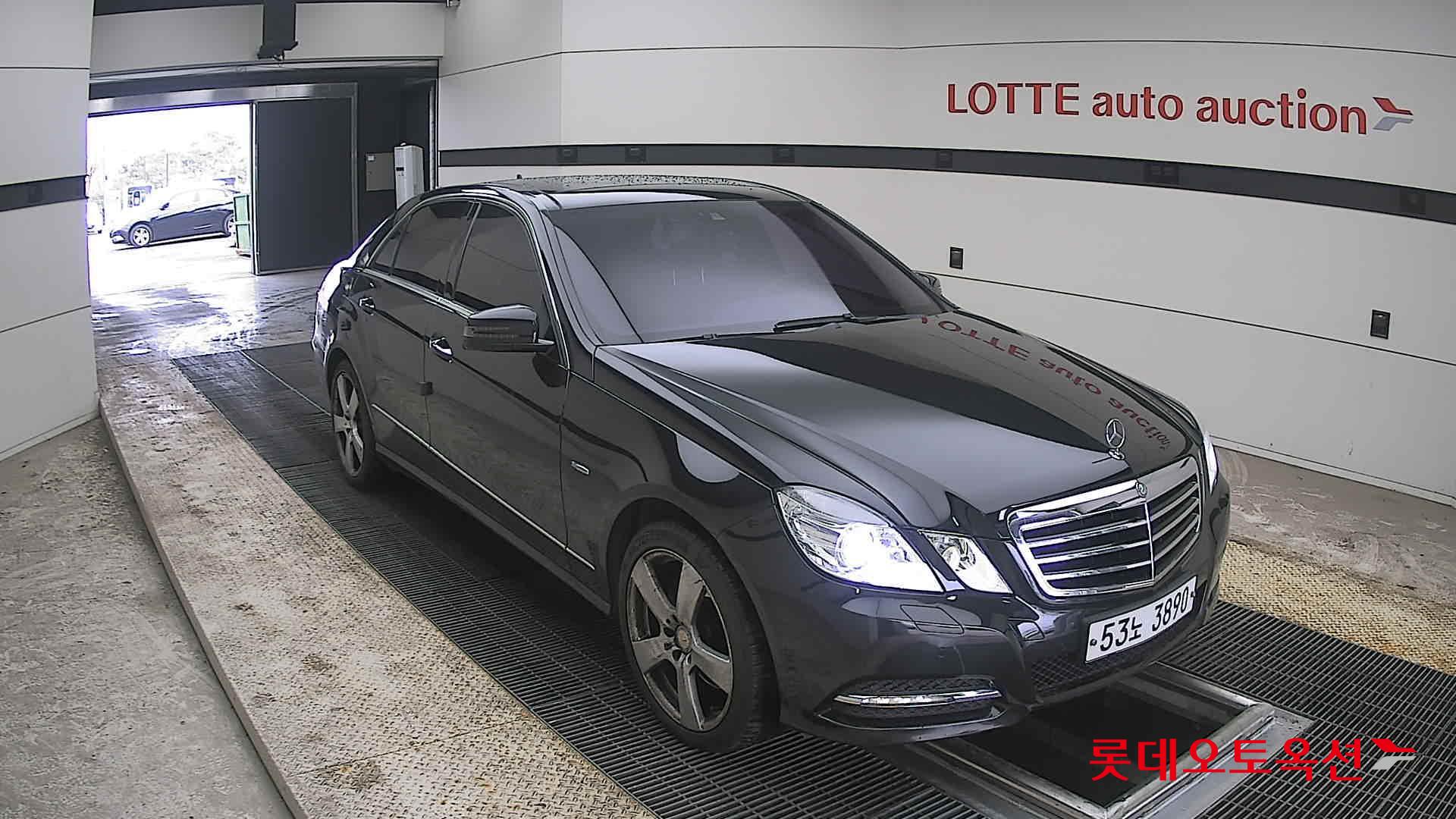Mercedes-Benz E-Class - 6