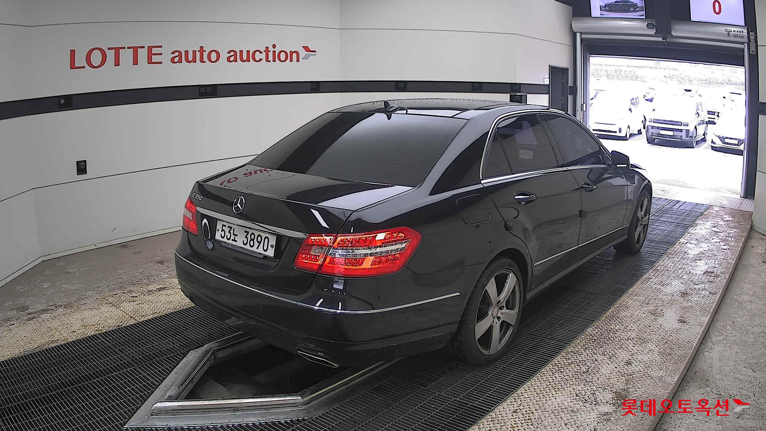 Mercedes-Benz E-Class - 5