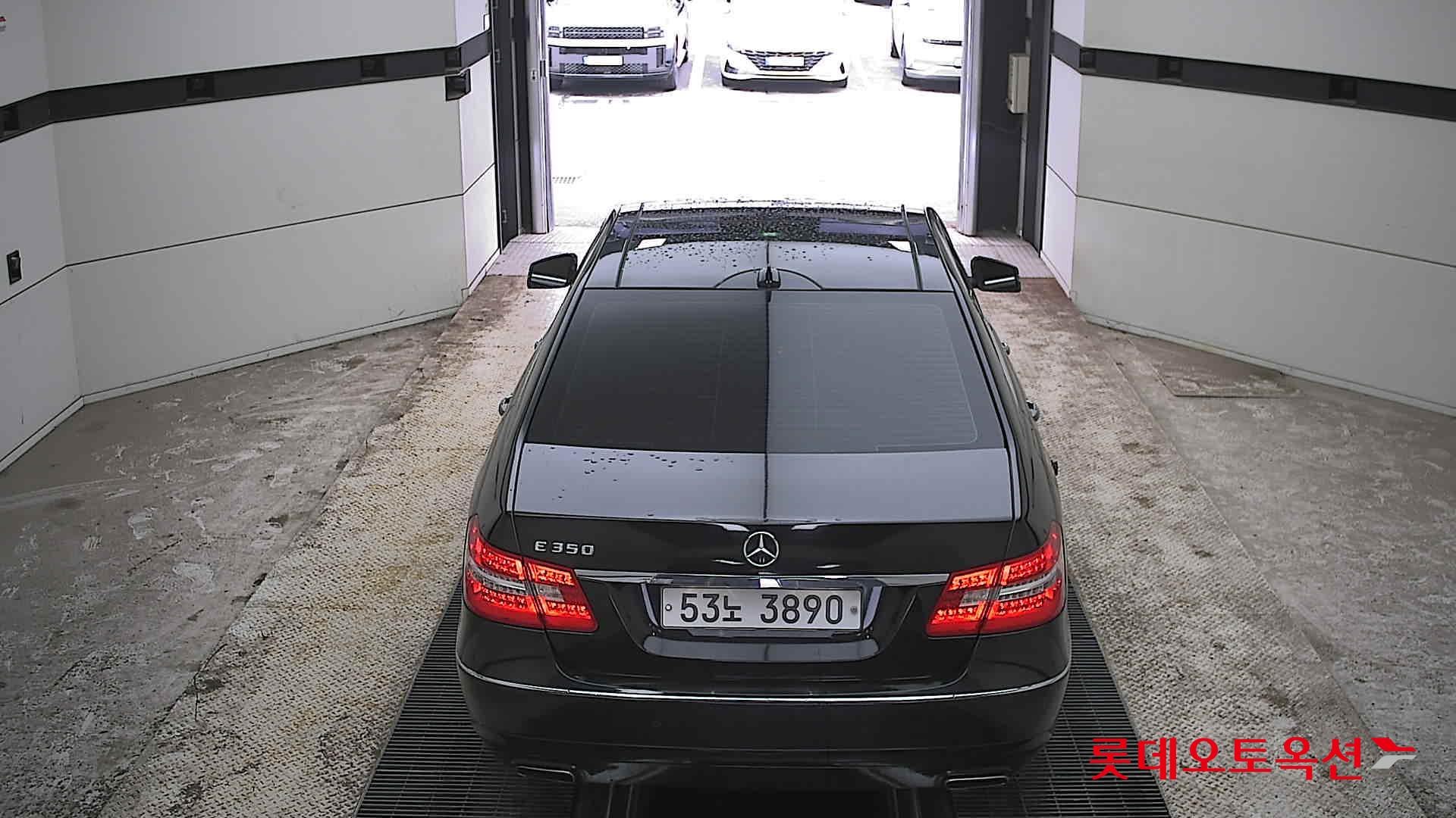 Mercedes-Benz E-Class - 17