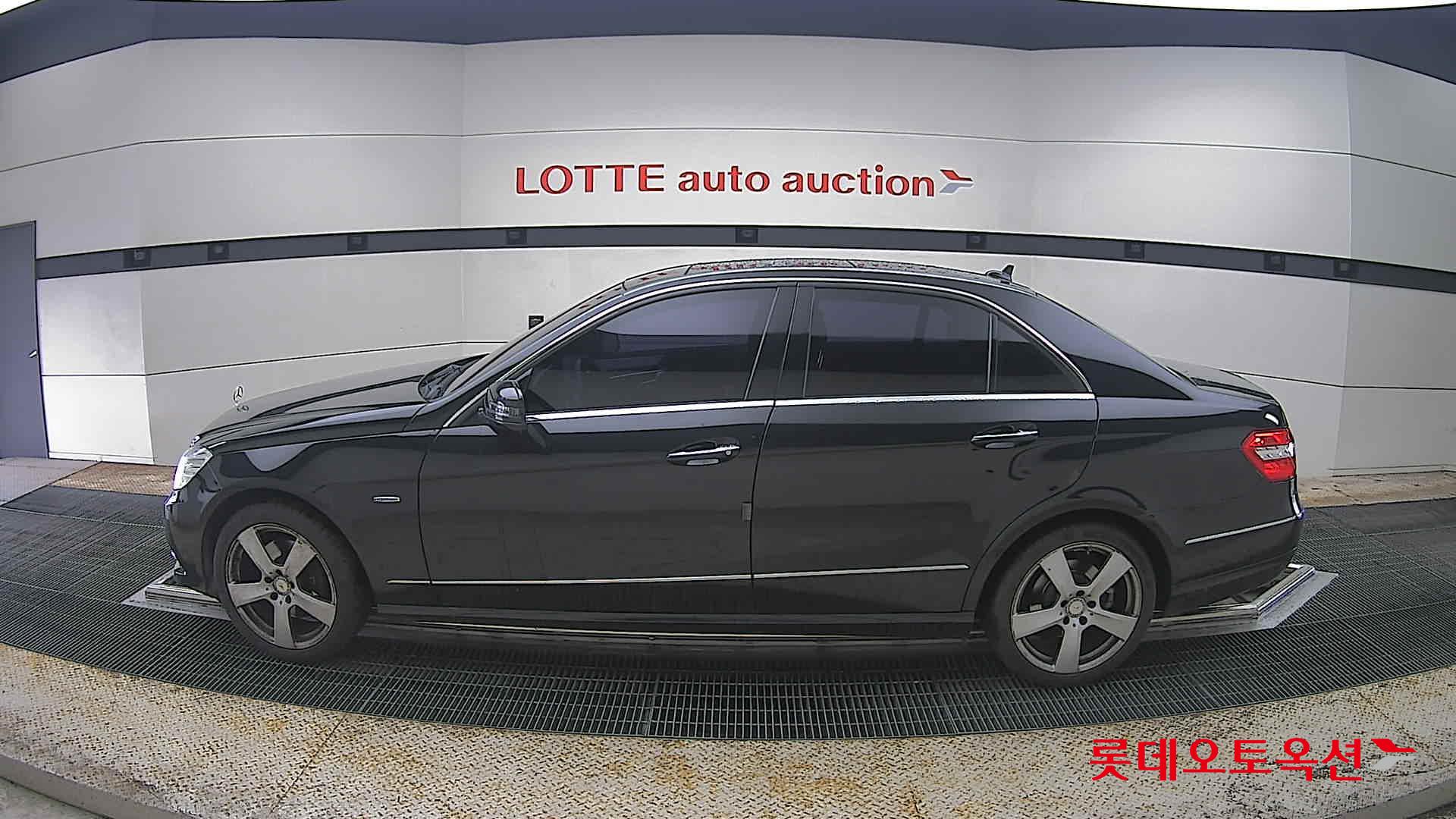 Mercedes-Benz E-Class - 13