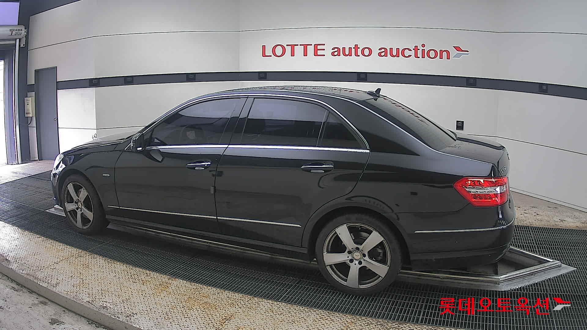 Mercedes-Benz E-Class - 14